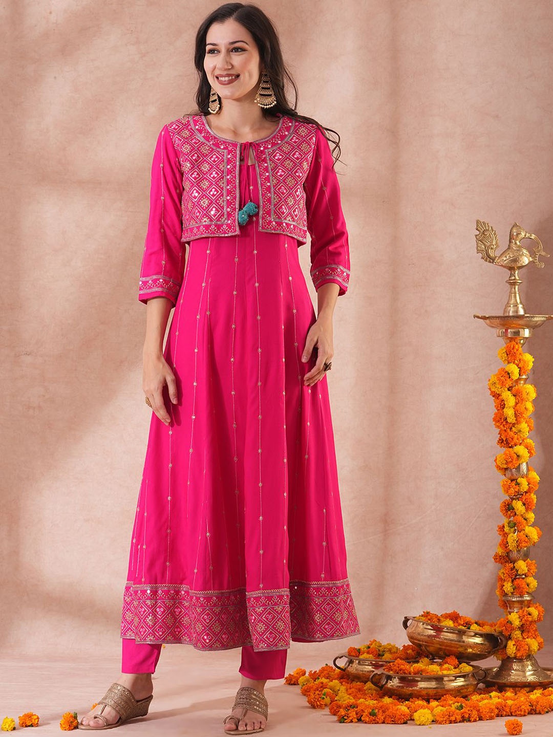 

FASHOR Women Ethnic Motifs Embroidered Panelled Kurta with Trousers, Pink