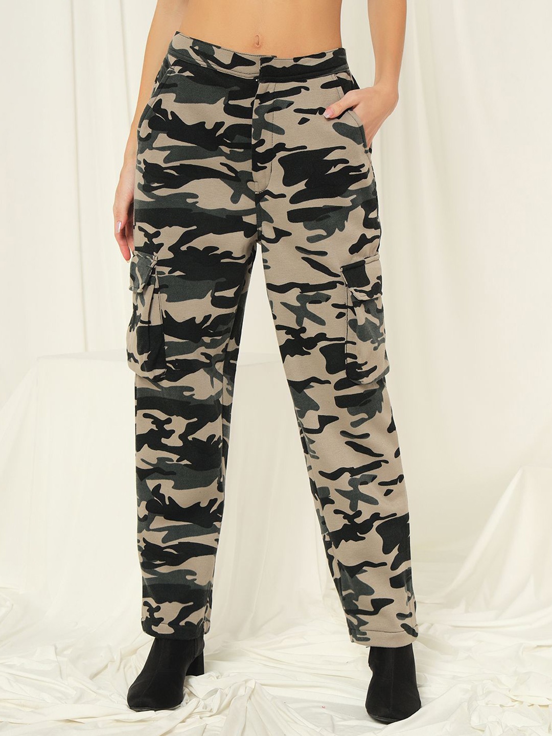 

TANDUL Women Camouflage Printed Regular Fit Cargos, Khaki