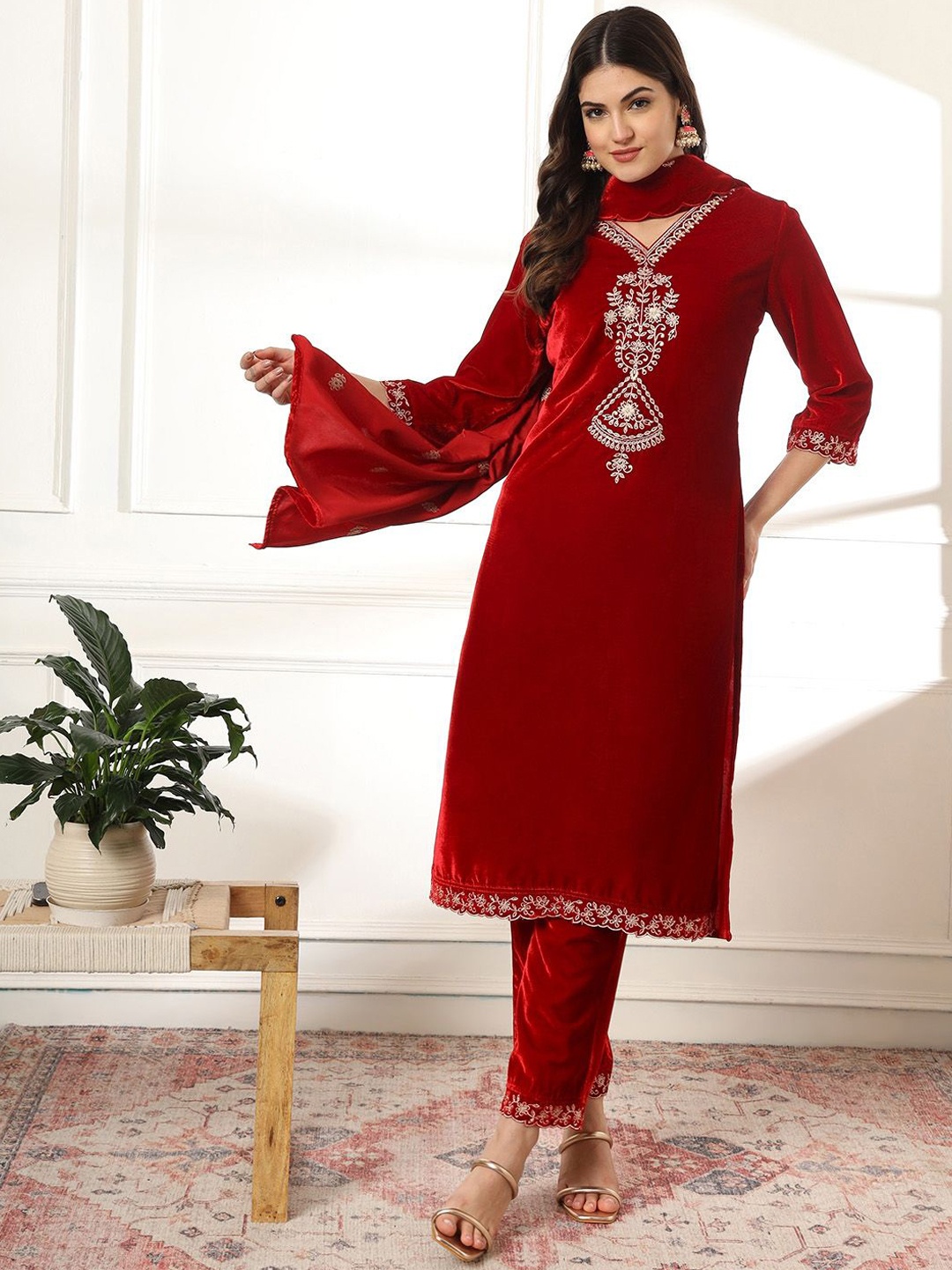 

Meena Bazaar Women Embroidered Regular Velvet Kurta with Trousers & With Dupatta, Red