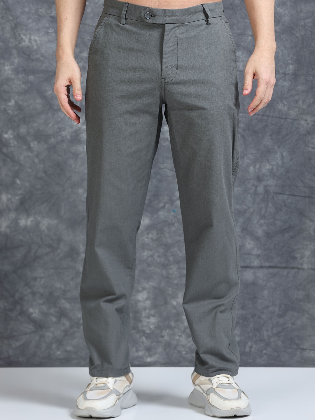 

The Roadster Lifestyle Co Men Relaxed Fit Mid Rise Trousers, Teal