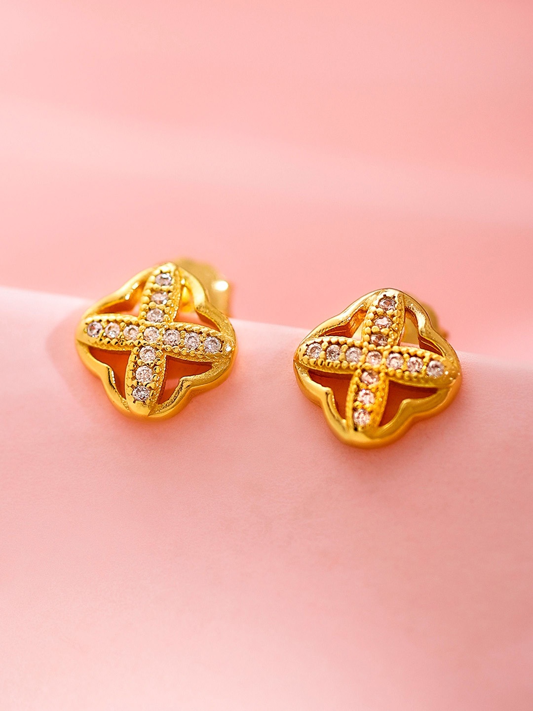 

DIAVO Contemporary Studs Earrings, Gold