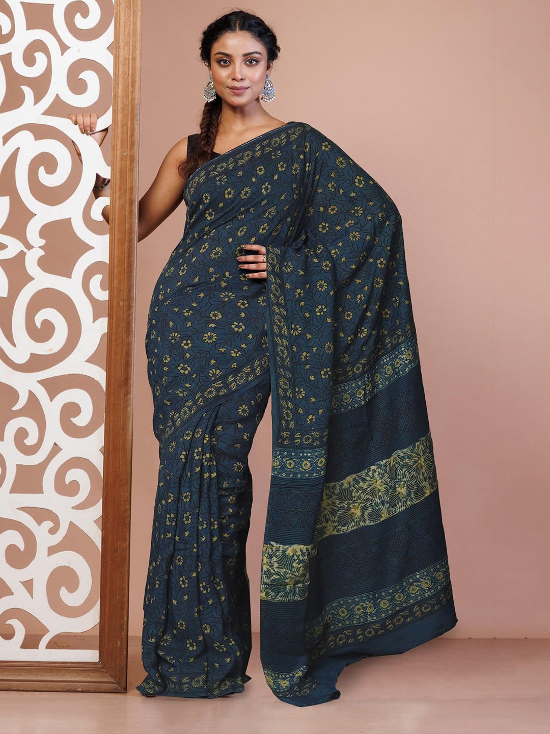 

Unnati Silks Floral Pure Silk Block Print Saree, Blue