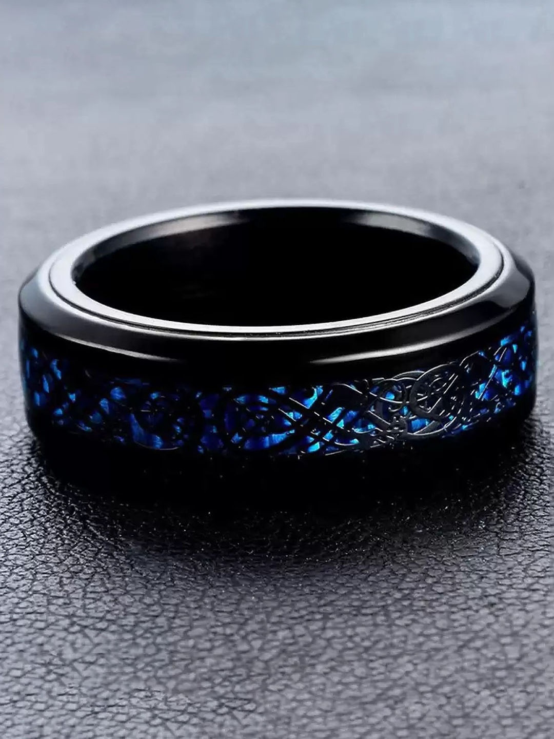 

Lila Unisex Dragon Shaped Thumb Finger Ring, Black