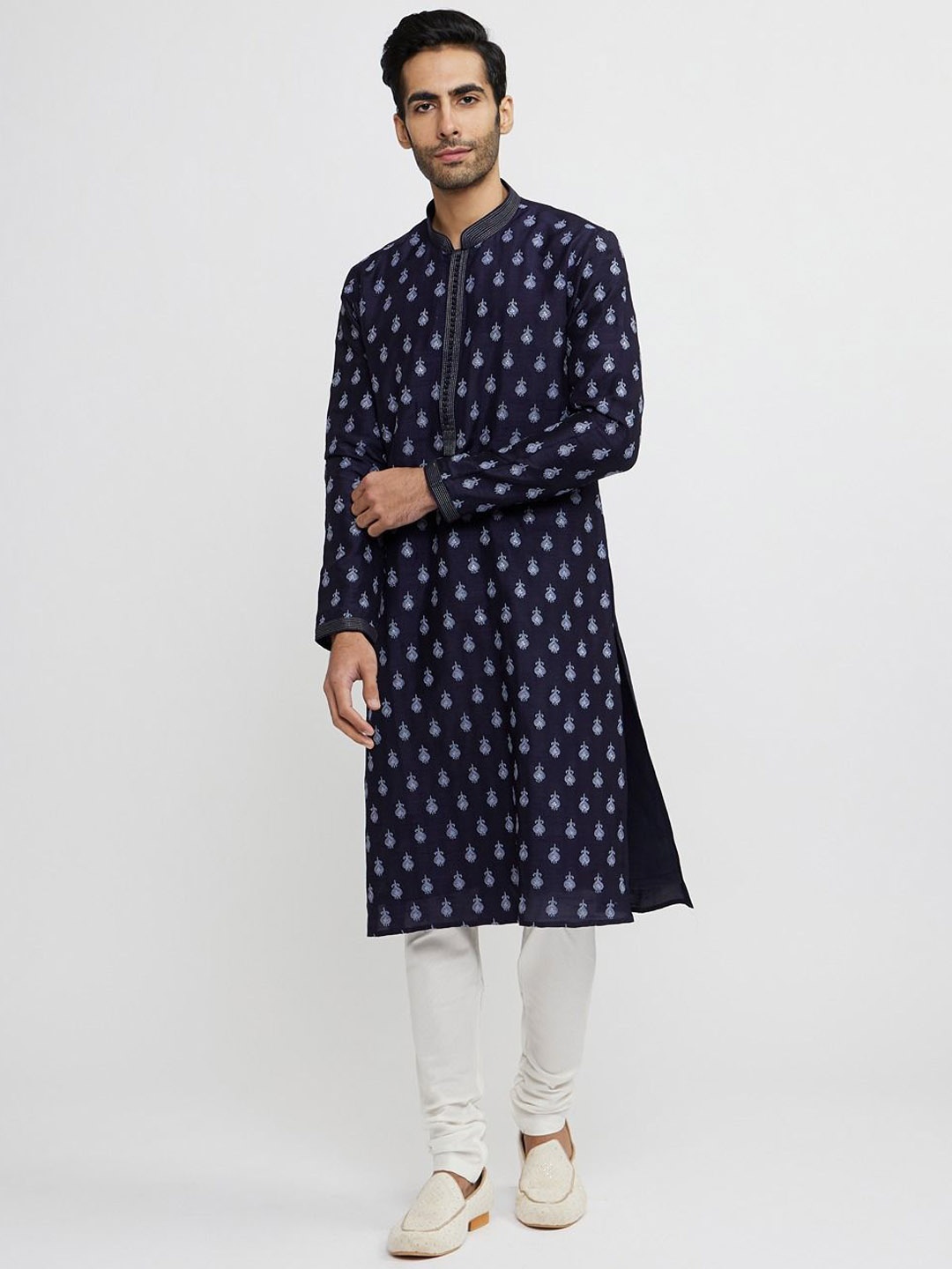 

Twamev Men Embroidered Regular Thread Work Kurta with Pyjamas, Blue