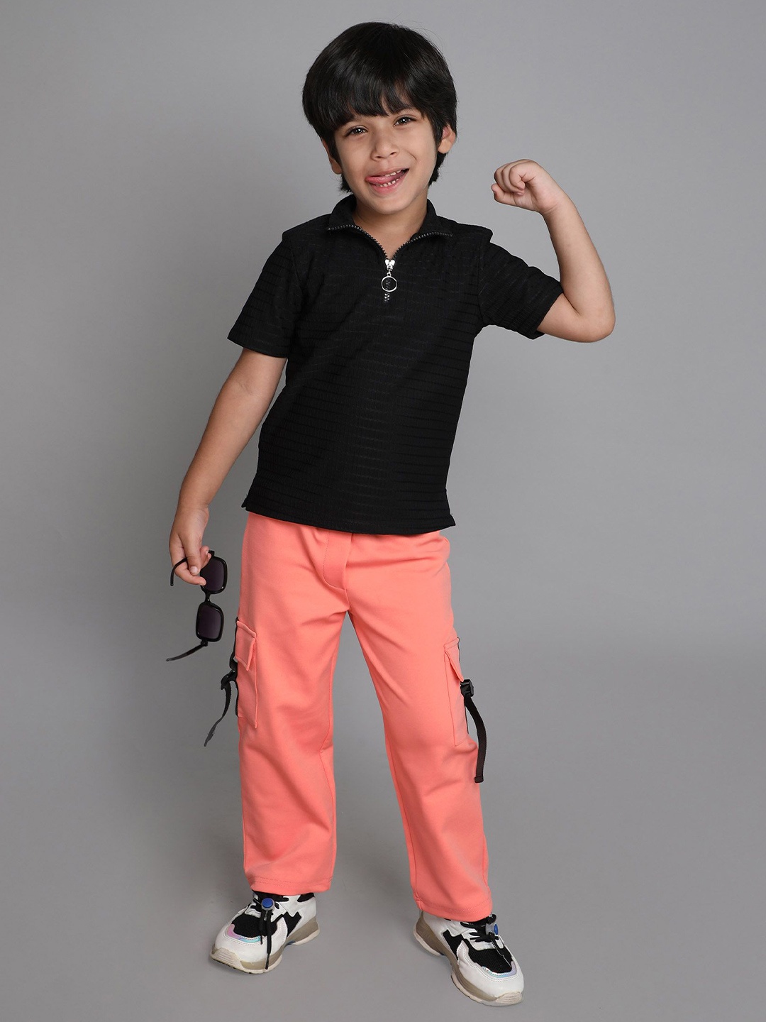 

taffykids Boys T-shirt with Trousers, Black