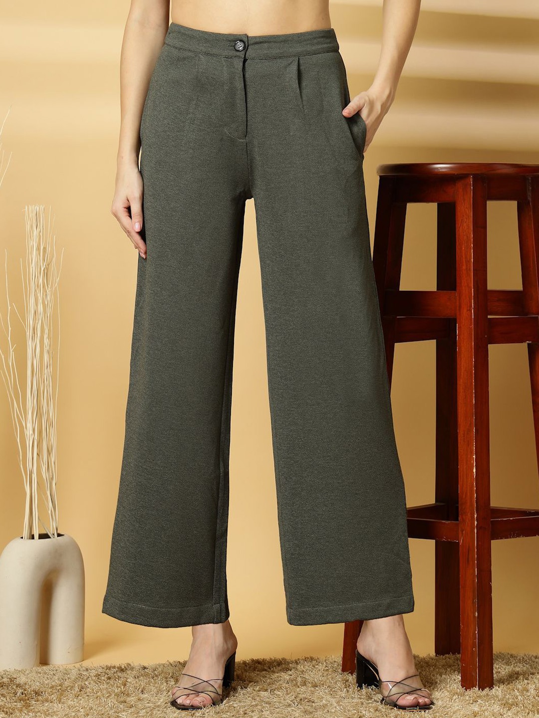 

Oomph! Women Relaxed Pleated Trousers, Green
