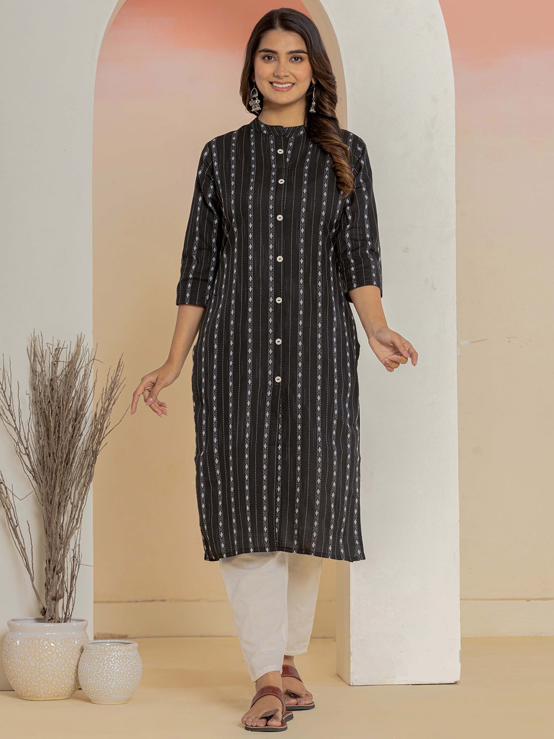 

HEARTLOOM Women Regular Pure Cotton Kurti with Trousers, Black