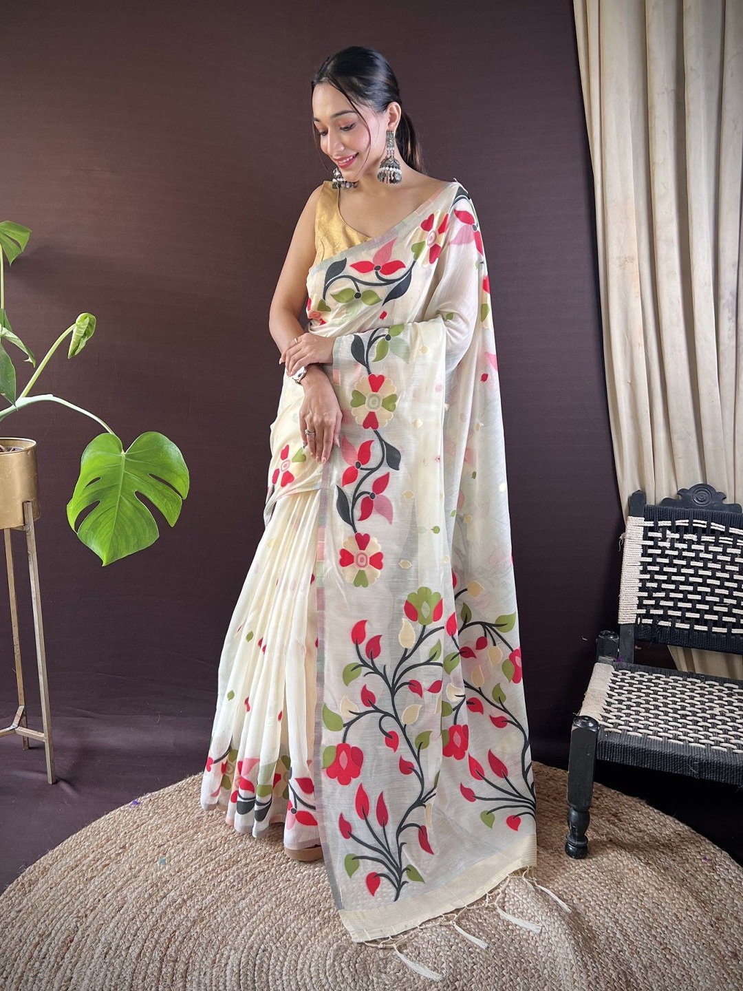 

LeeliPeeri Designer Floral Zari Saree, White