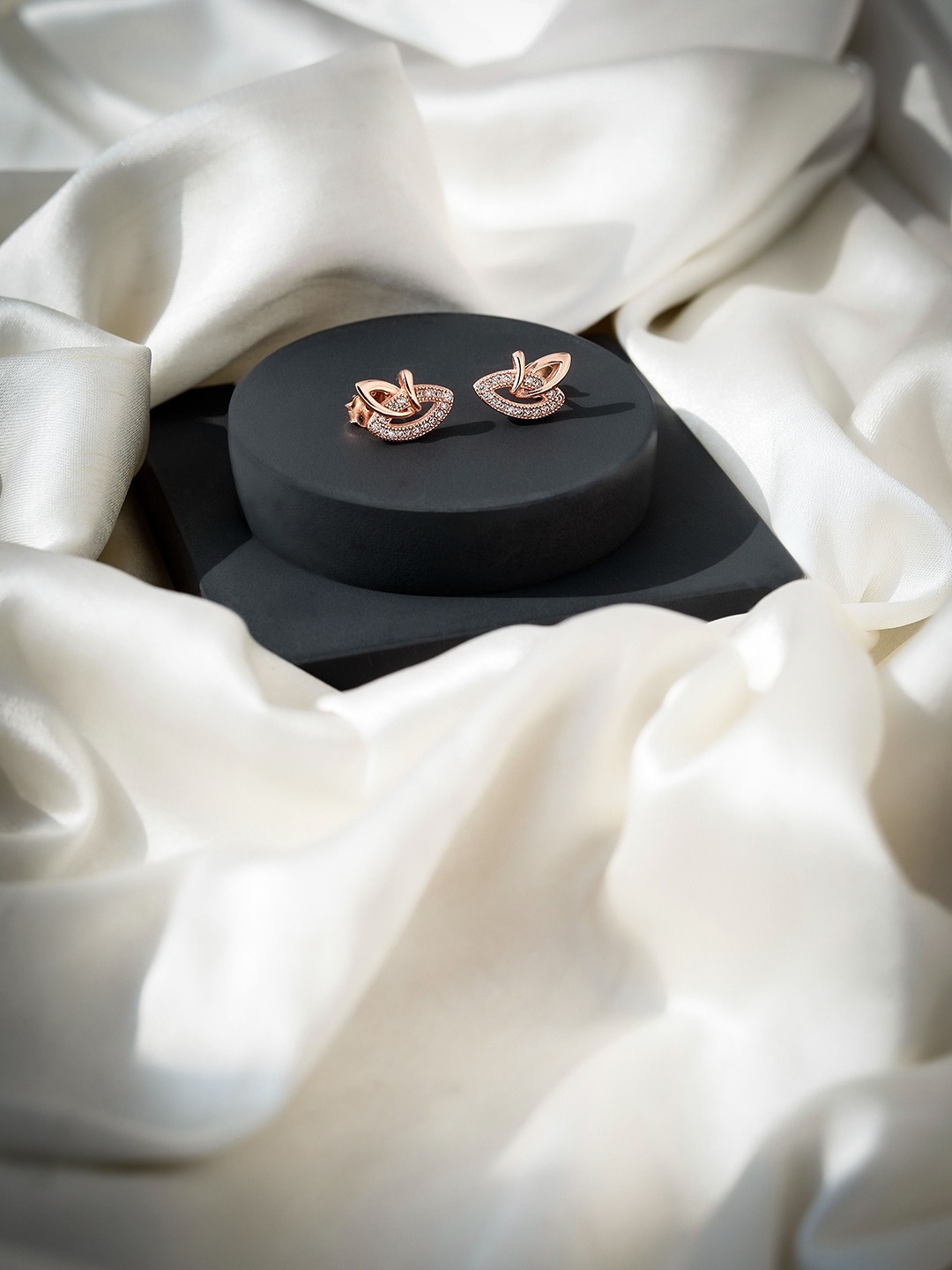 

DIAVO Contemporary Studs Earrings, Rose gold