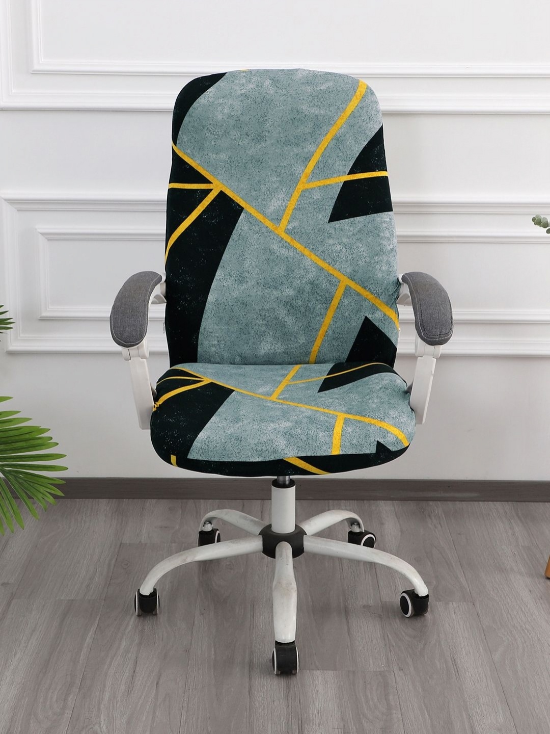 

HOKIPO Blue & Black Geonetric Printed Stretchable Chair Cover