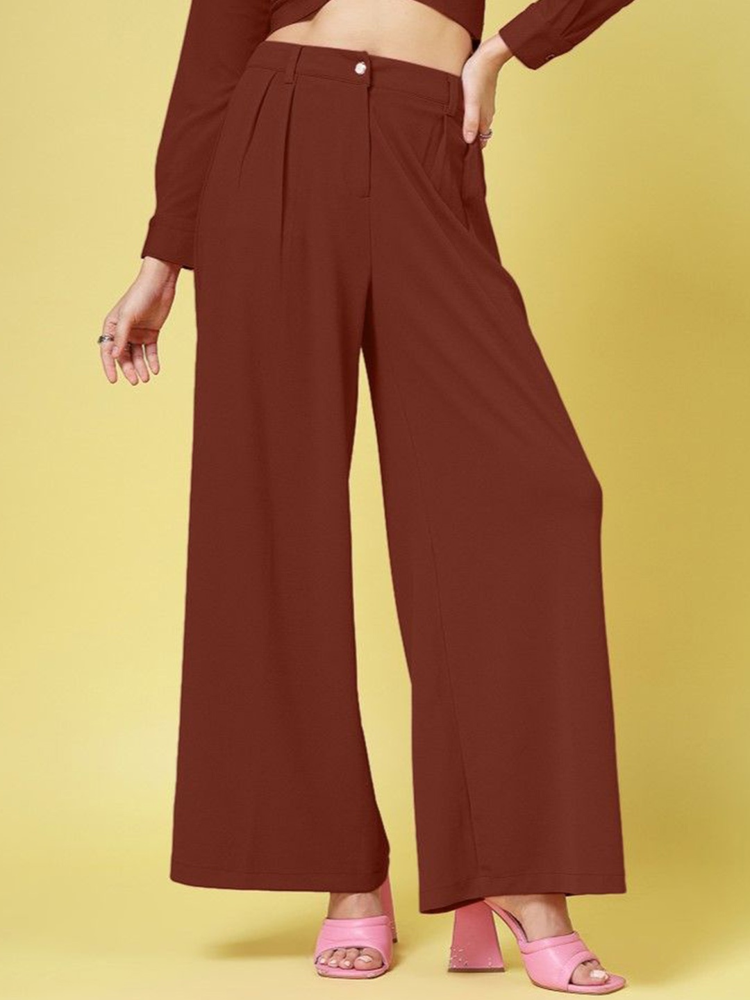 

Oomph! Women Relaxed Pleated Trousers, Brown