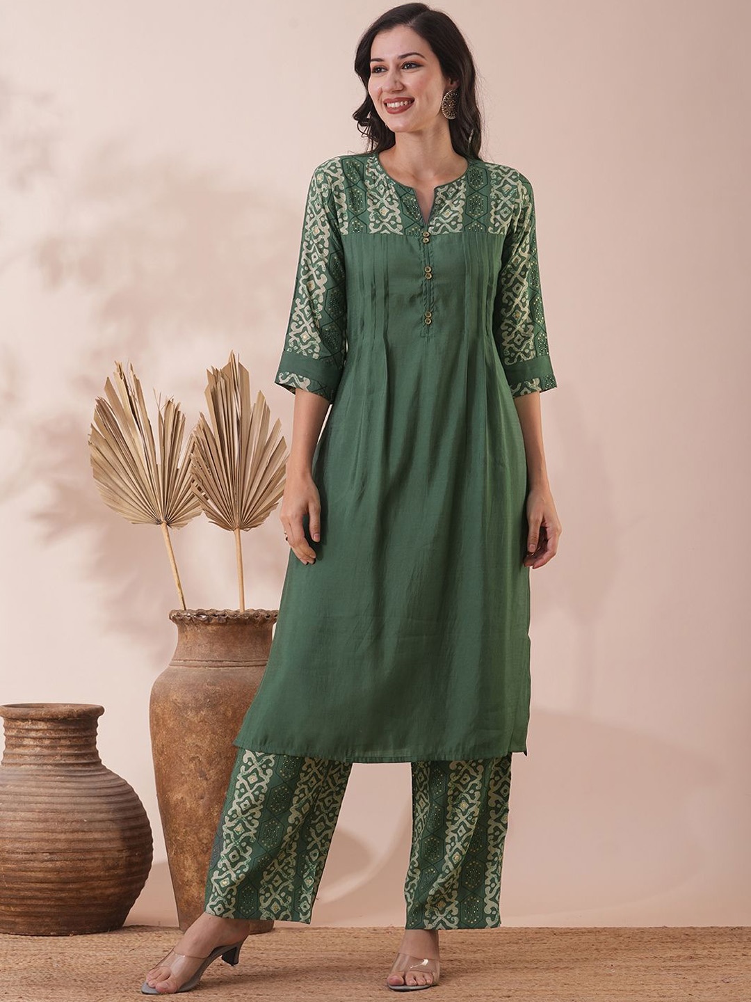 

FASHOR Ethnics Printed Straight Kurta With Trouser Co-Ords, Green