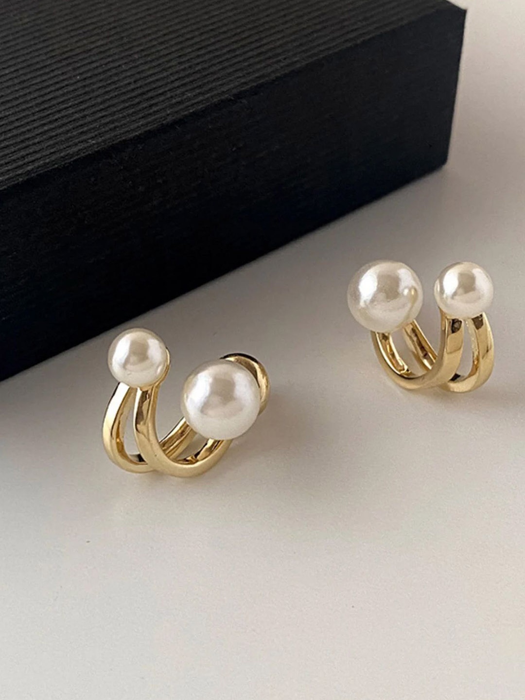 

PolluxCraft Heart Shaped Studs Earrings, White