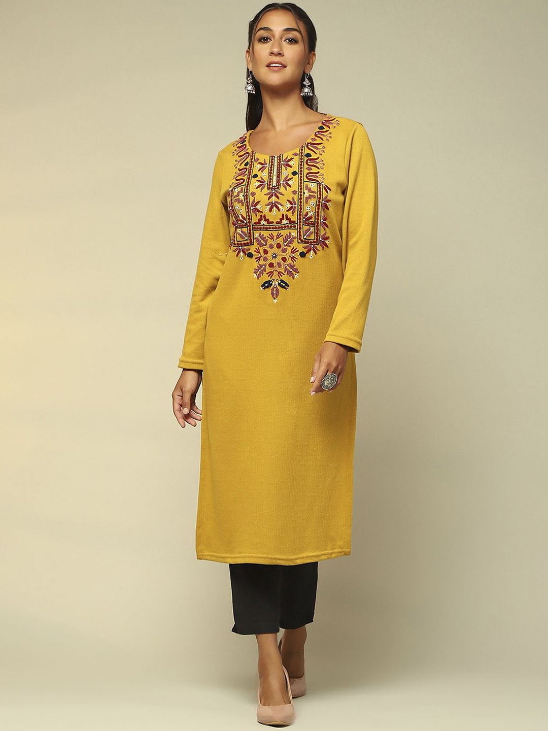 

Rangriti Women Floral Embroidered Keyhole Neck Thread Work Kurta, Mustard