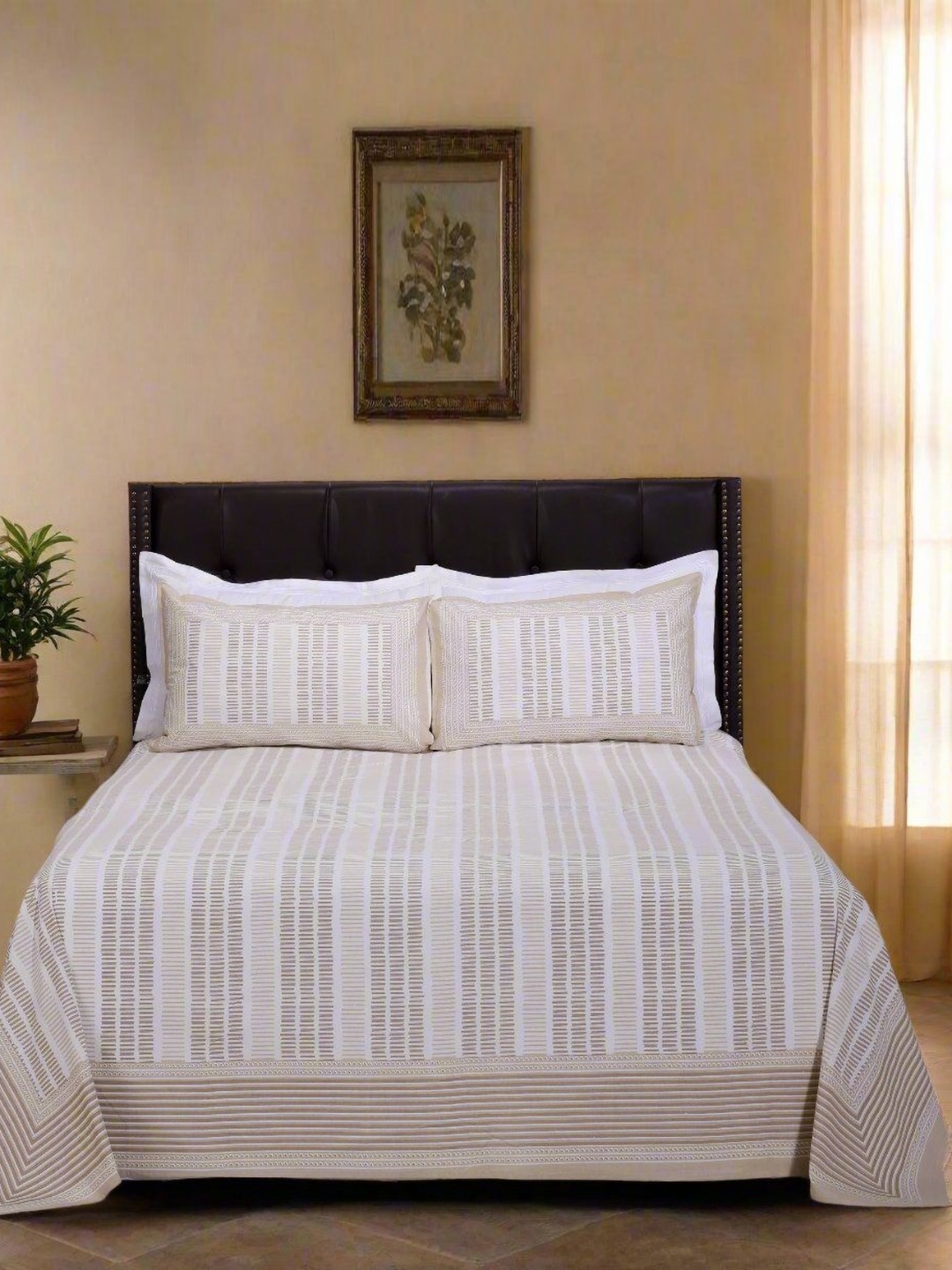 

SHAHENAZ Beige & White Floral 120 TC Queen Bedsheet with 2 Pillow Covers