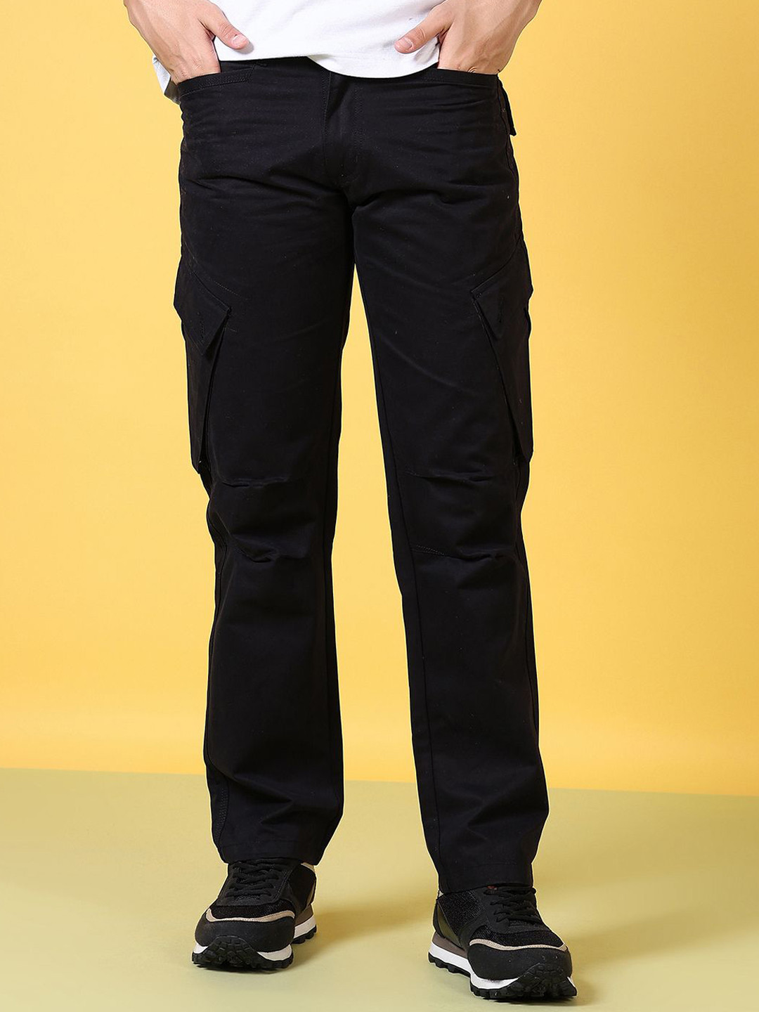 

V-Mart Men Mid-Rise Cargos Trousers, Black