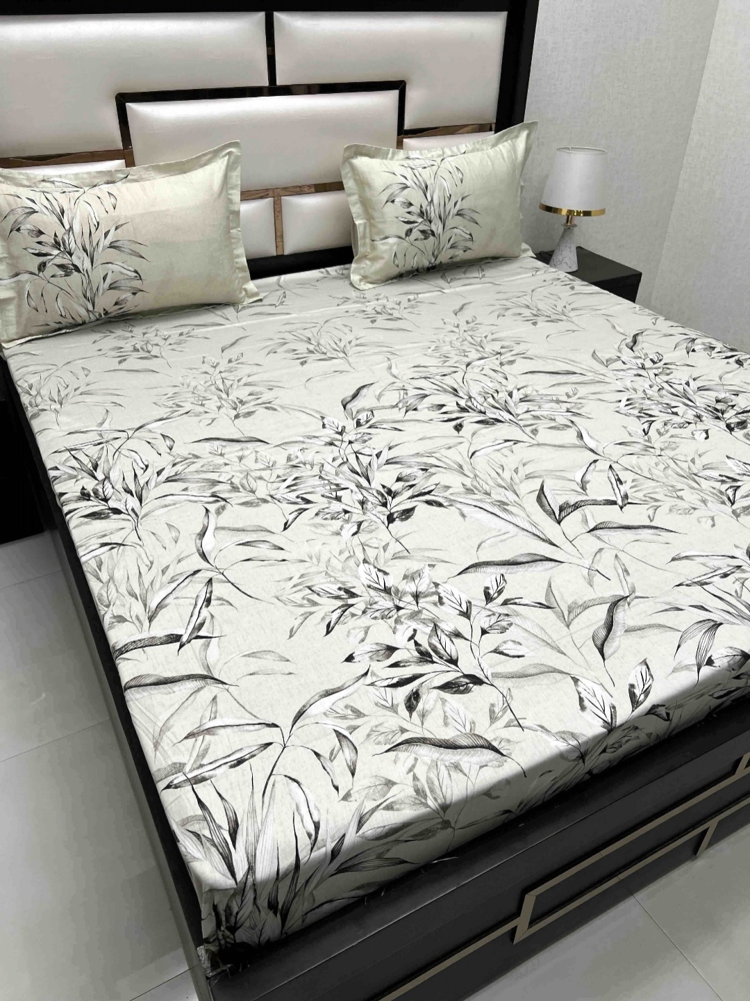 

Pure Decor Majestic White Floral 240TC Pure Cotton King Bedsheet Set 2.76 m x 2.76 m