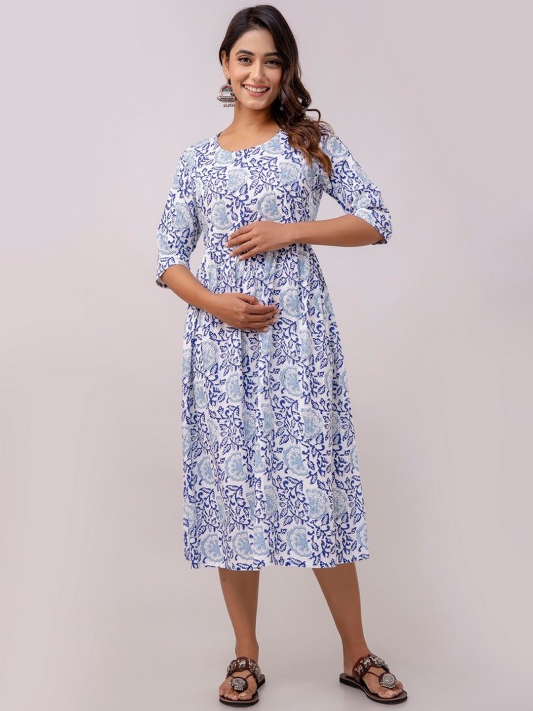

Kairab Women Printed Thread Work Kurta, White