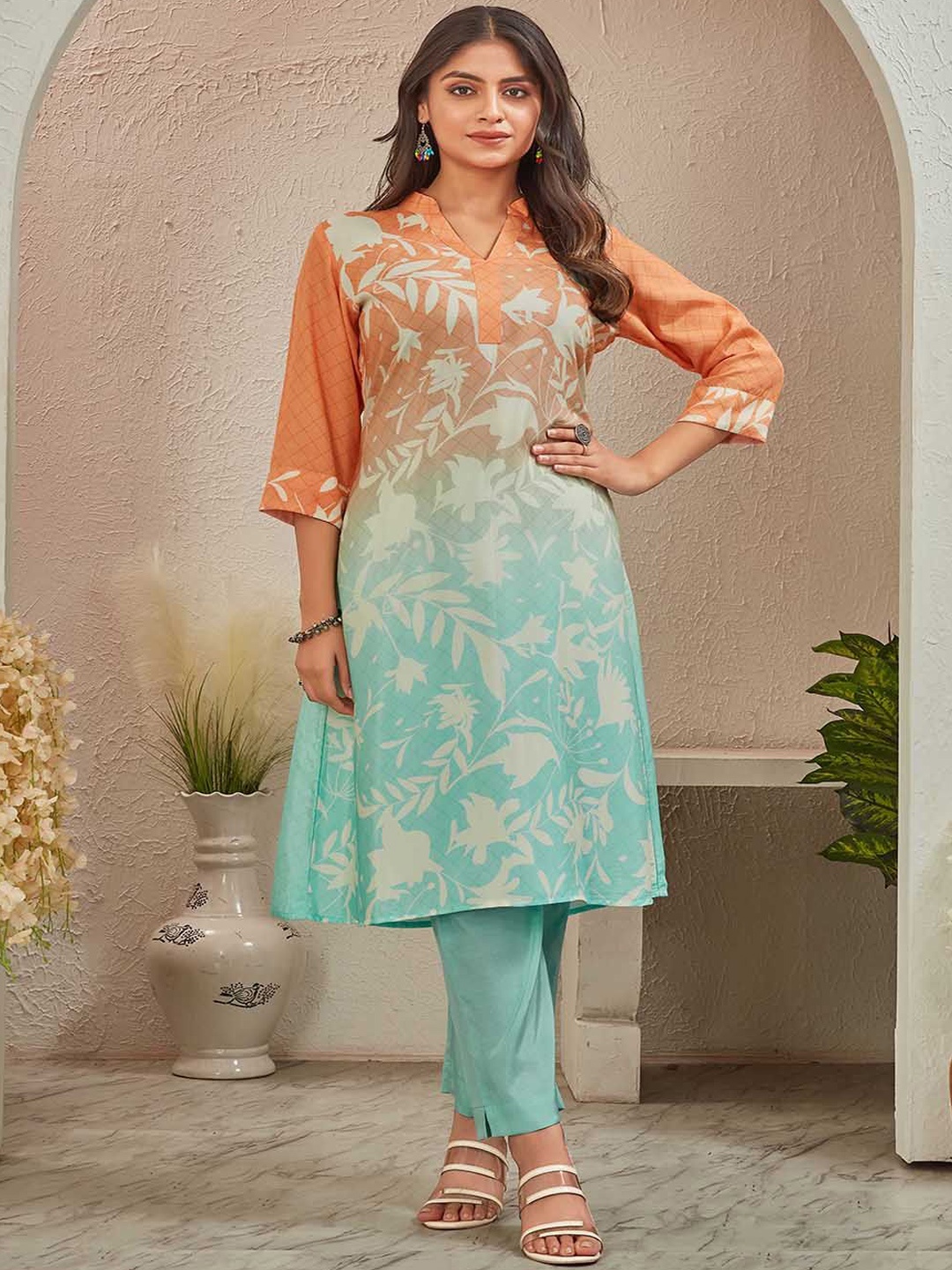 

PIRRA DESIGNS Women Floral Printed Regular Kurta with Trousers, Peach