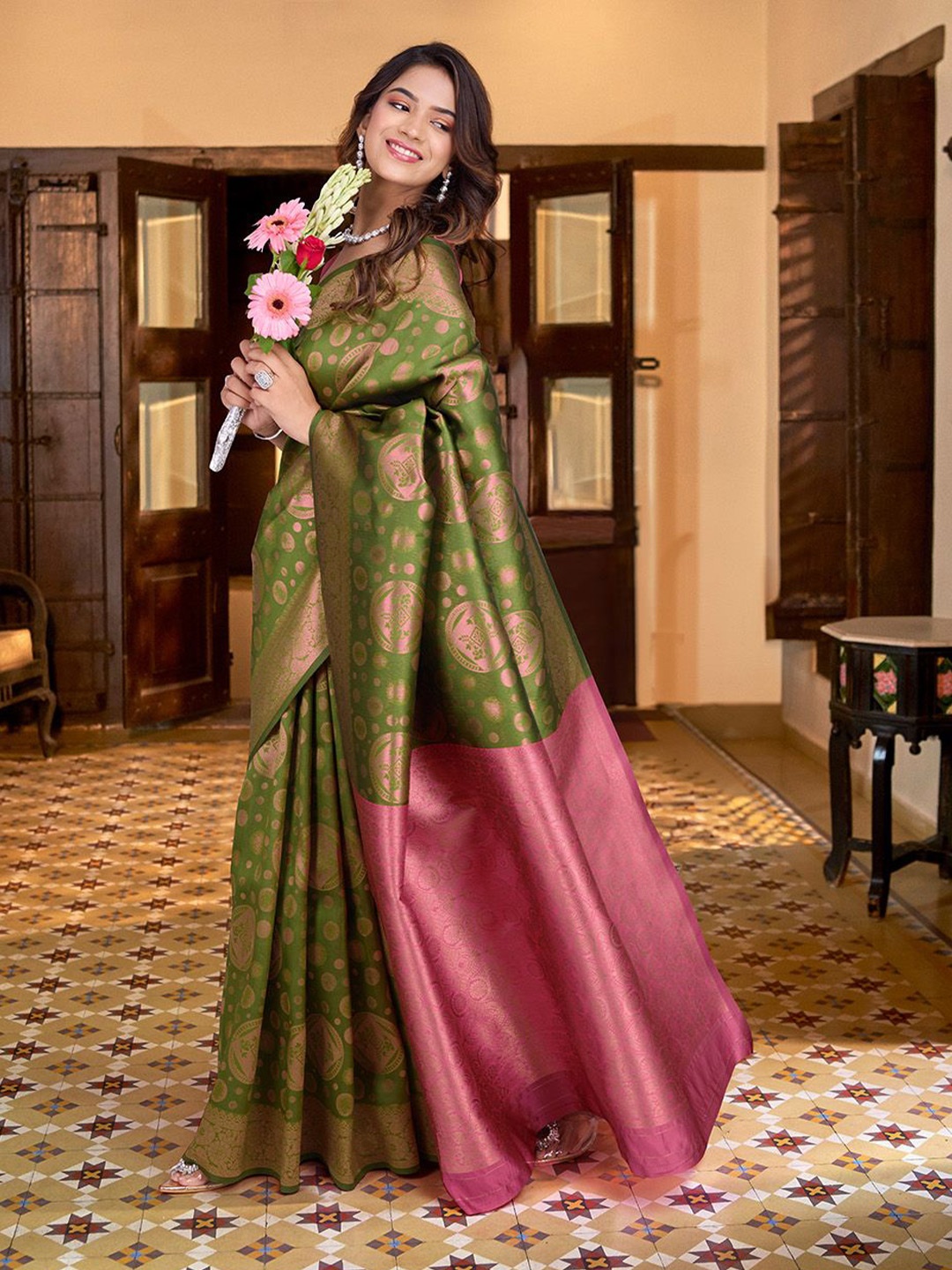 

zinzraa Woven Design Zari Pure Silk Saree, Green