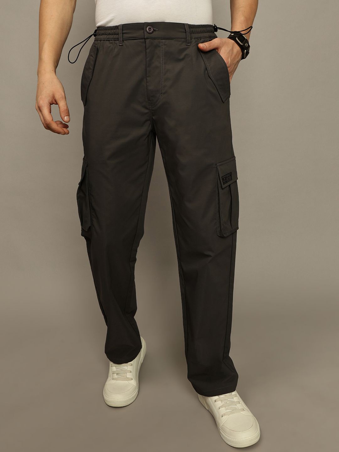 

The Roadster Lifestyle Co Men Loose Fit Cargo Trousers, Charcoal