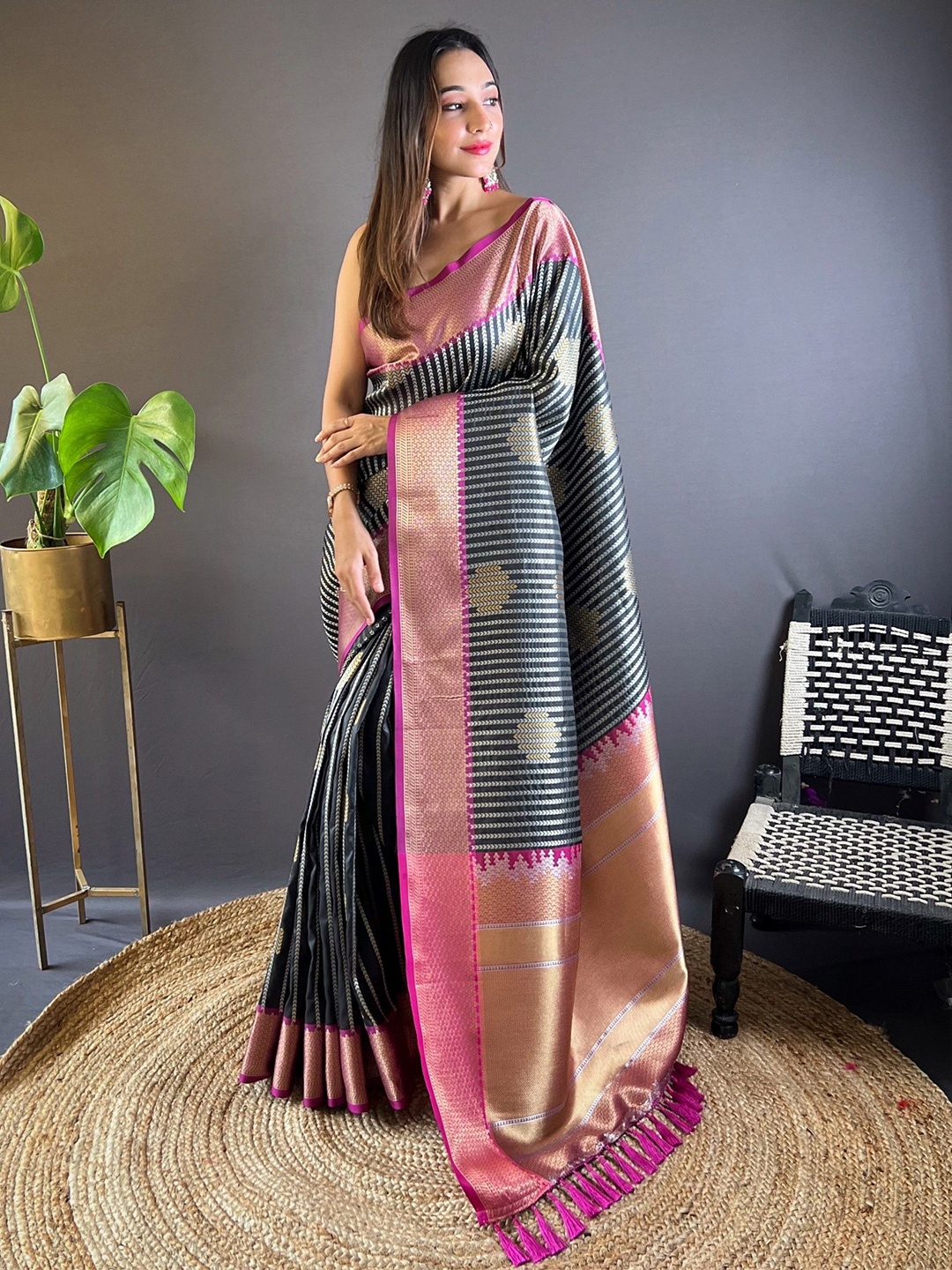 

LeeliPeeri Designer Zari Silk Blend Banarasi Saree, Black