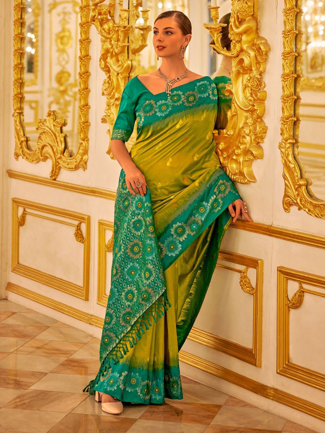 

Satrani Floral Zari Pure Silk Banarasi Saree, Green
