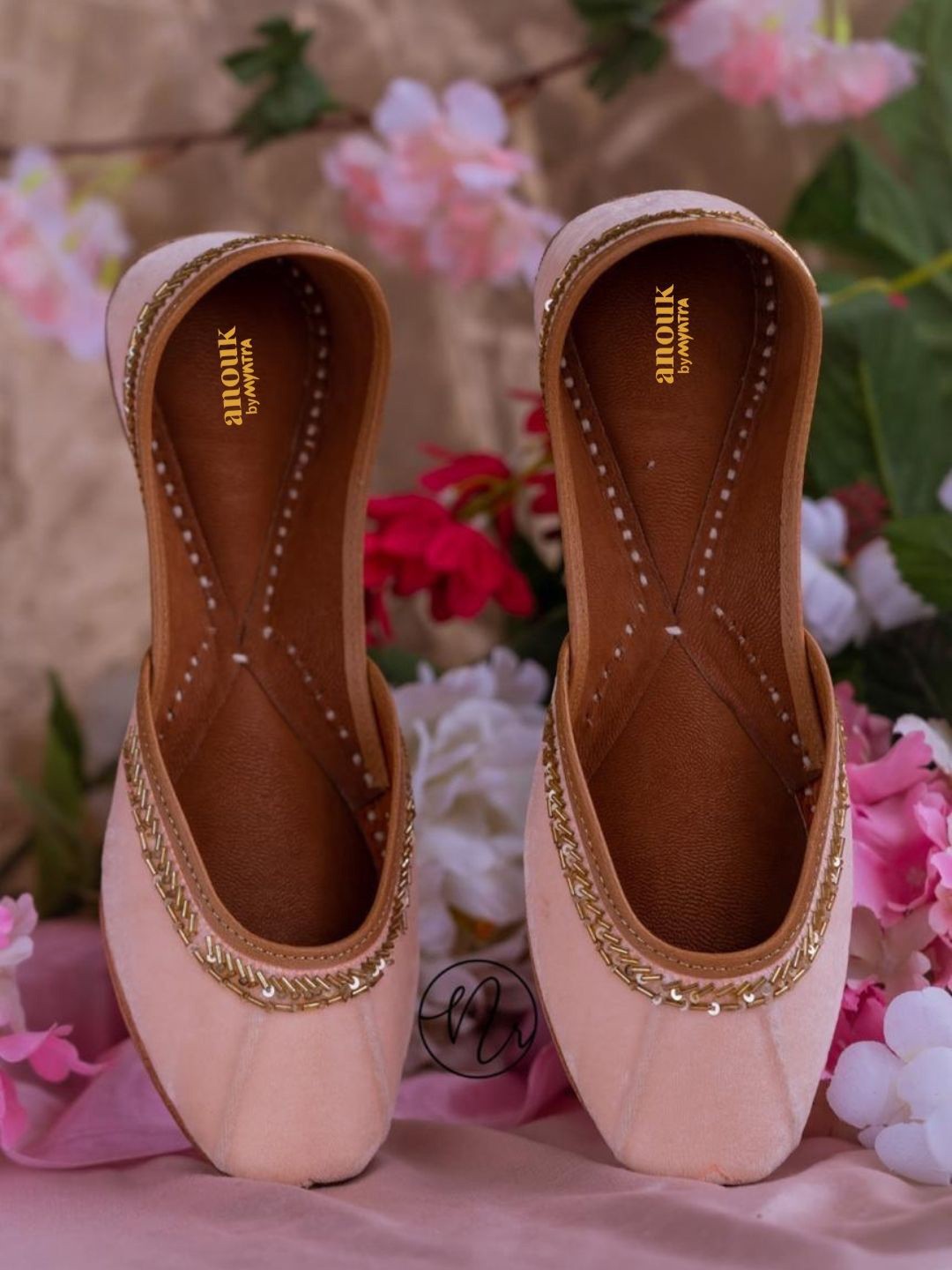 

Anouk Women Ethnic Mojaris with Embroidered Flats, Peach