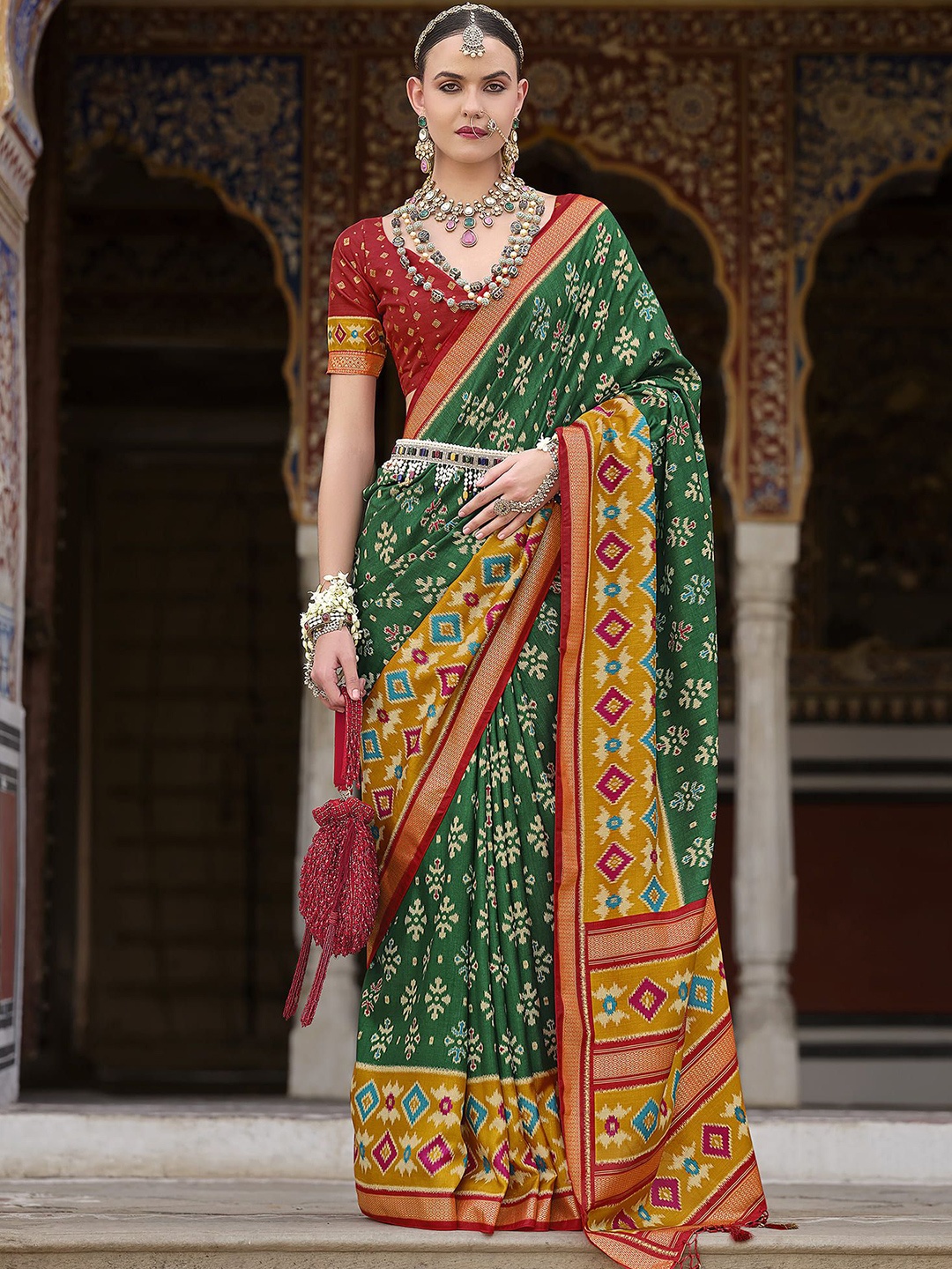 

elora Woven Design Silk Blend Patola Saree, Green