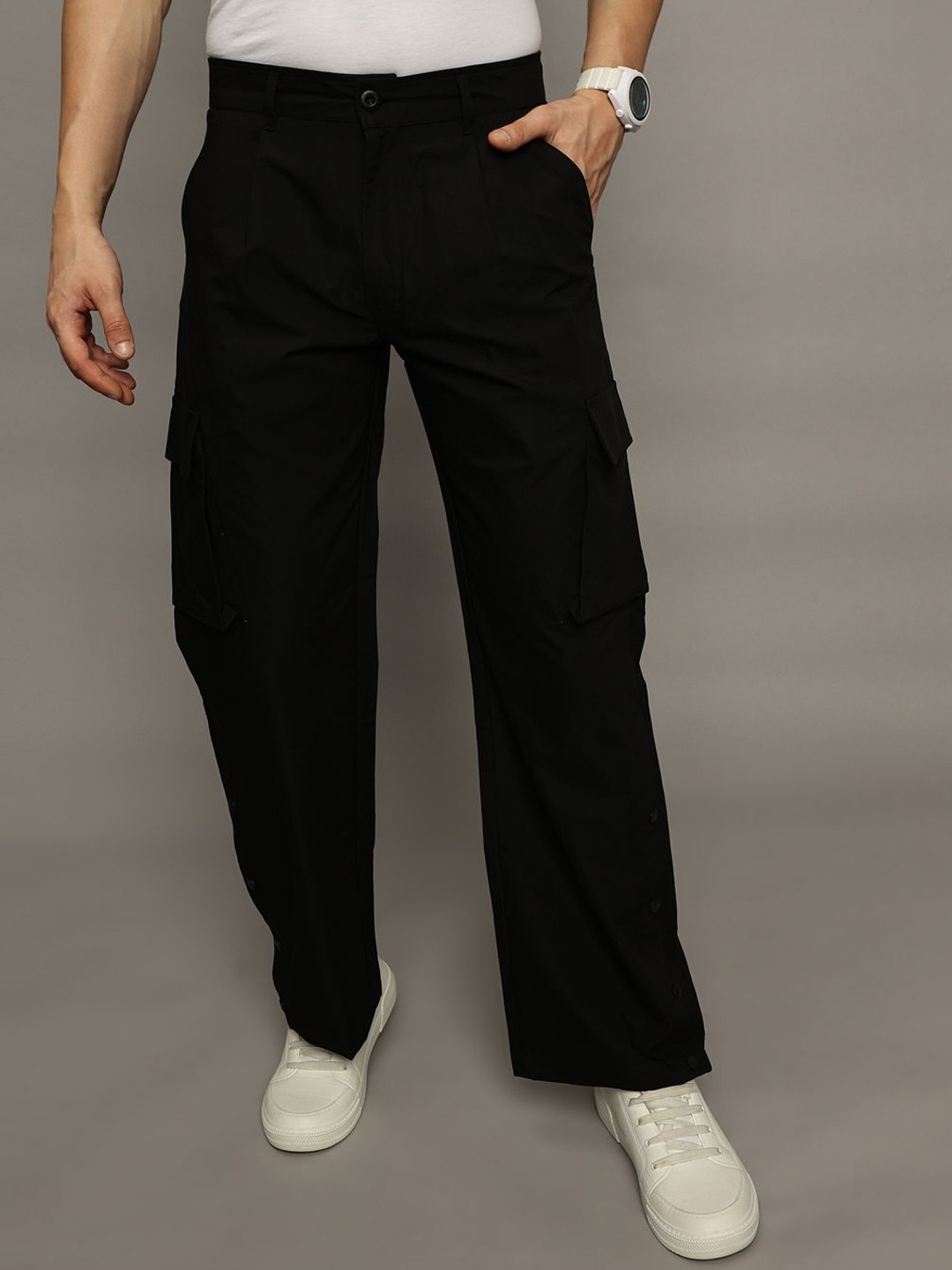 

The Roadster Lifestyle Co Men Smart Loose Fit Cargo Trousers, Black
