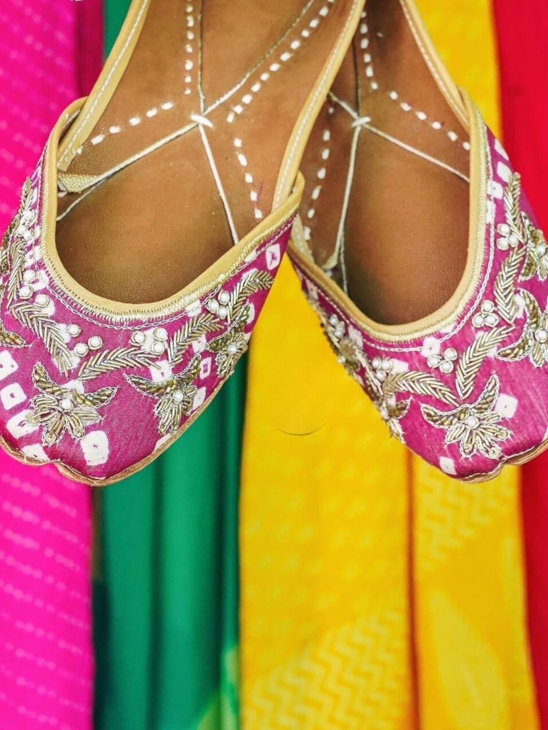 

Anouk Women Ethnic Mojaris with Embroidered Flats, Violet