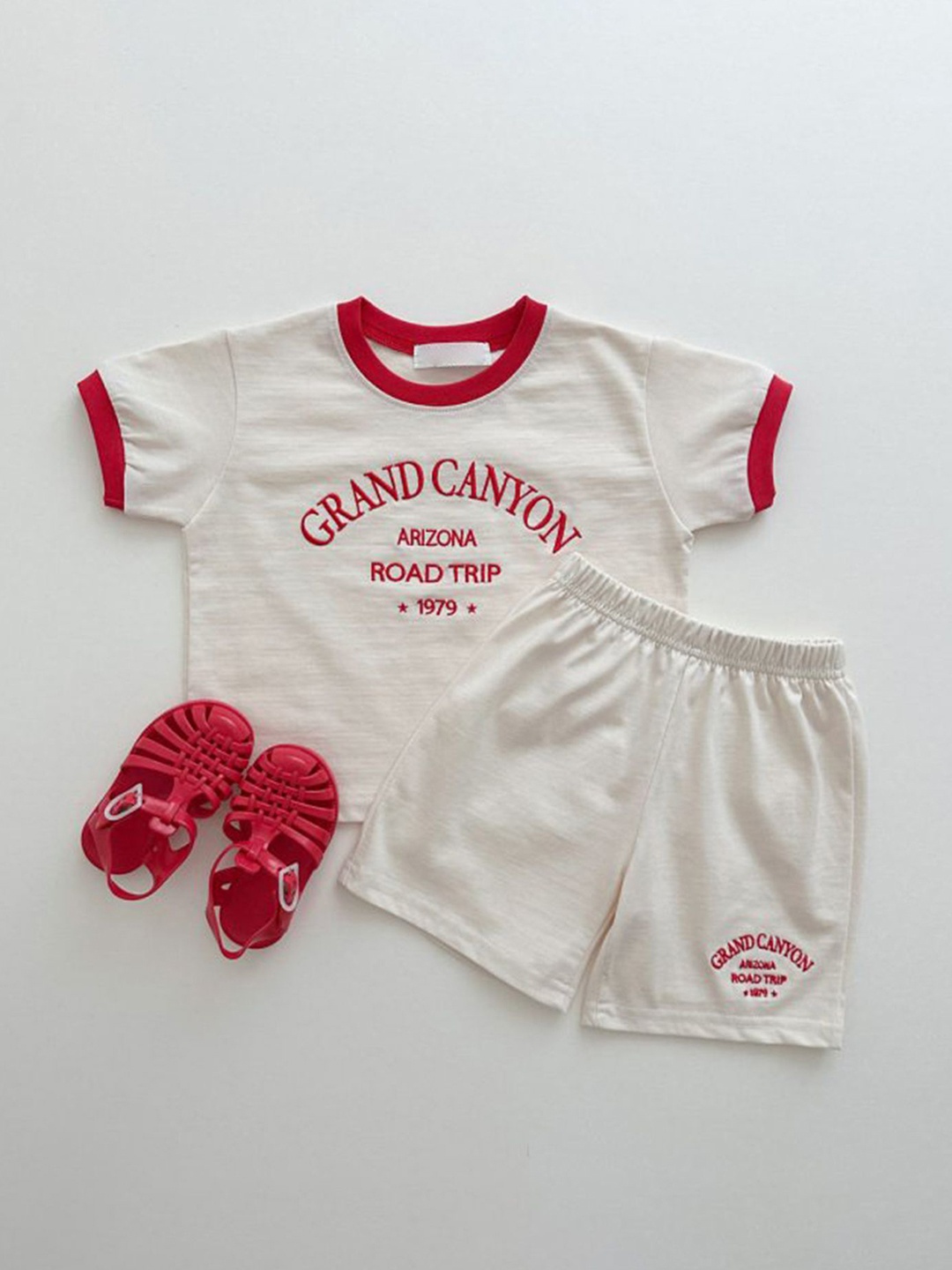 

LULU & SKY Boys Printed T-shirt with Shorts, White