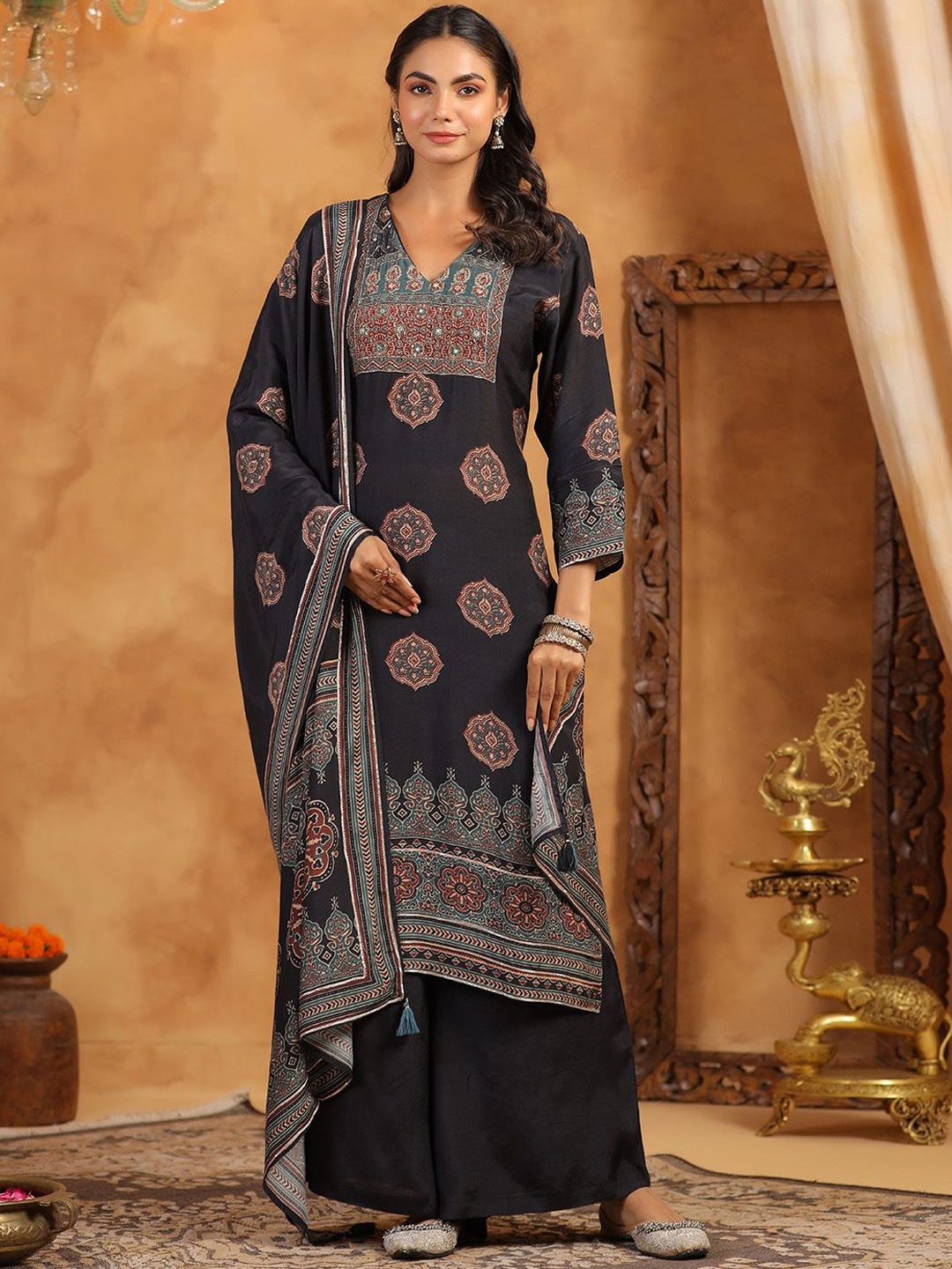 

Meena Bazaar Women Ethnic Motifs Printed Regular Kurta with Palazzos & With Dupatta, Black