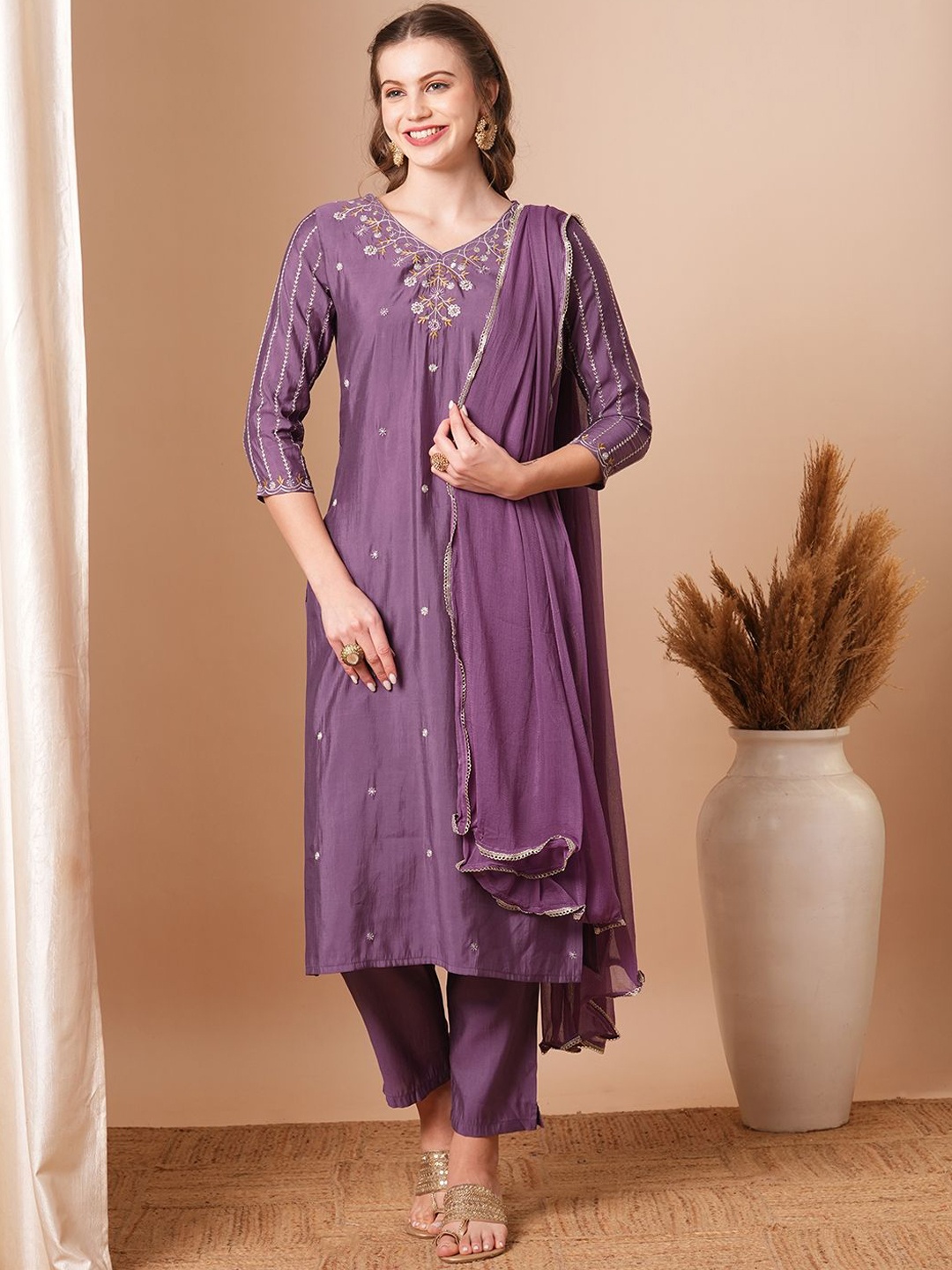 

FASHOR Women Floral Embroidered Regular Kurta with Trousers & With Dupatta, Purple