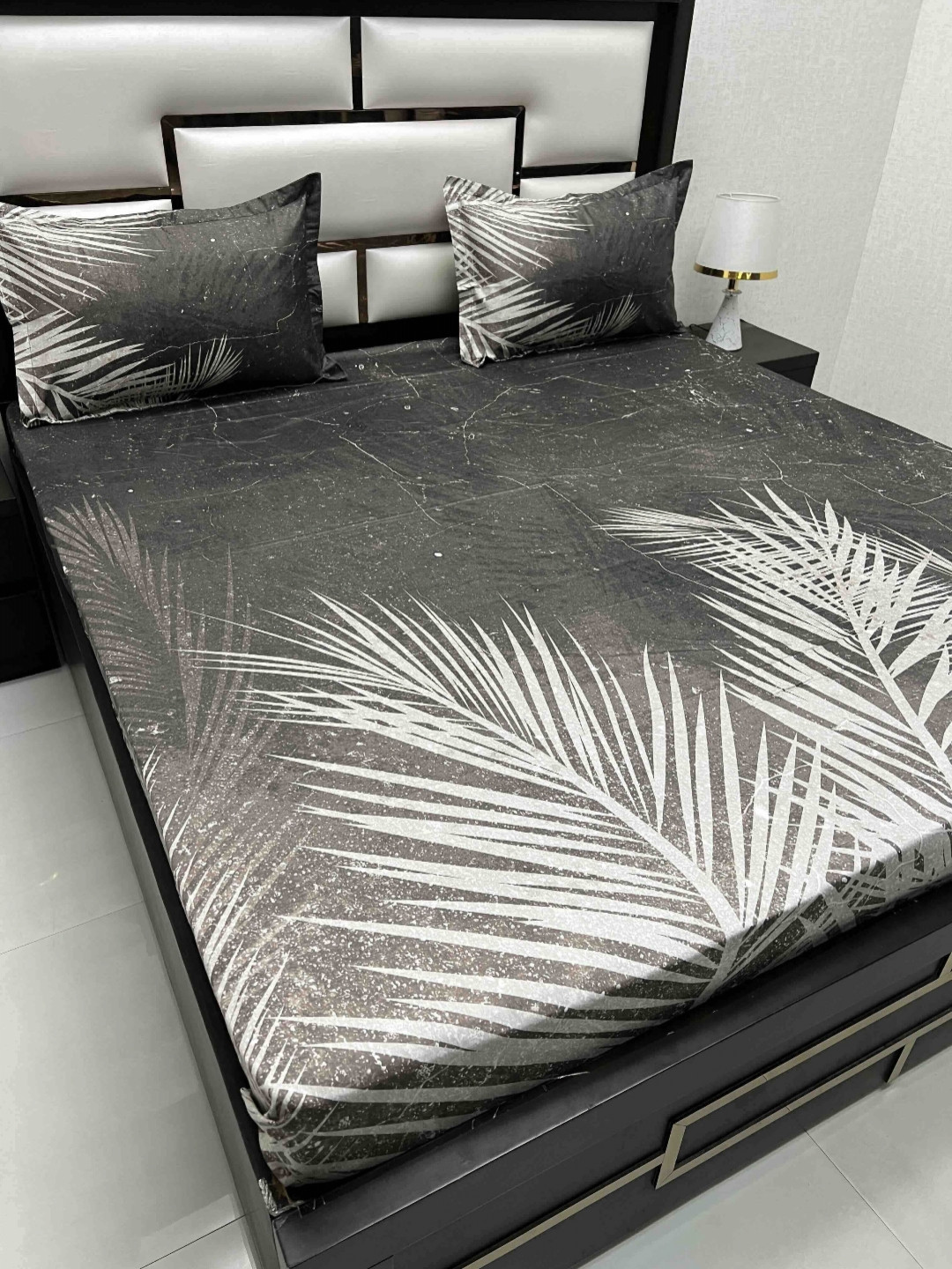 

Pure Decor Majestic Brown Floral Pure Cotton 380 TC King Bedsheet Set 2.72 m x 2.76 m