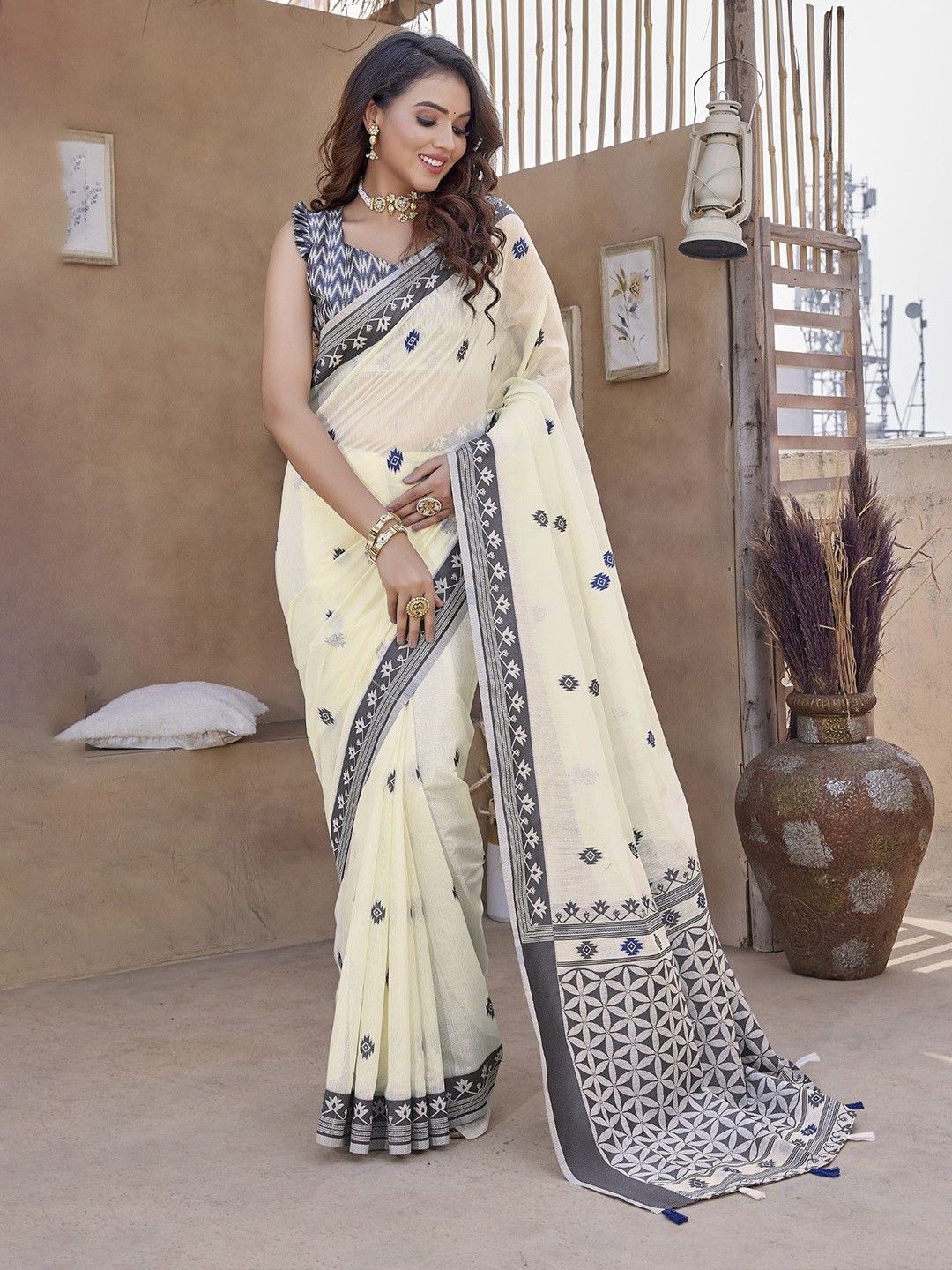 

LeeliPeeri Designer Ethnic Motifs Zari Silk Cotton Handloom Saree, Yellow