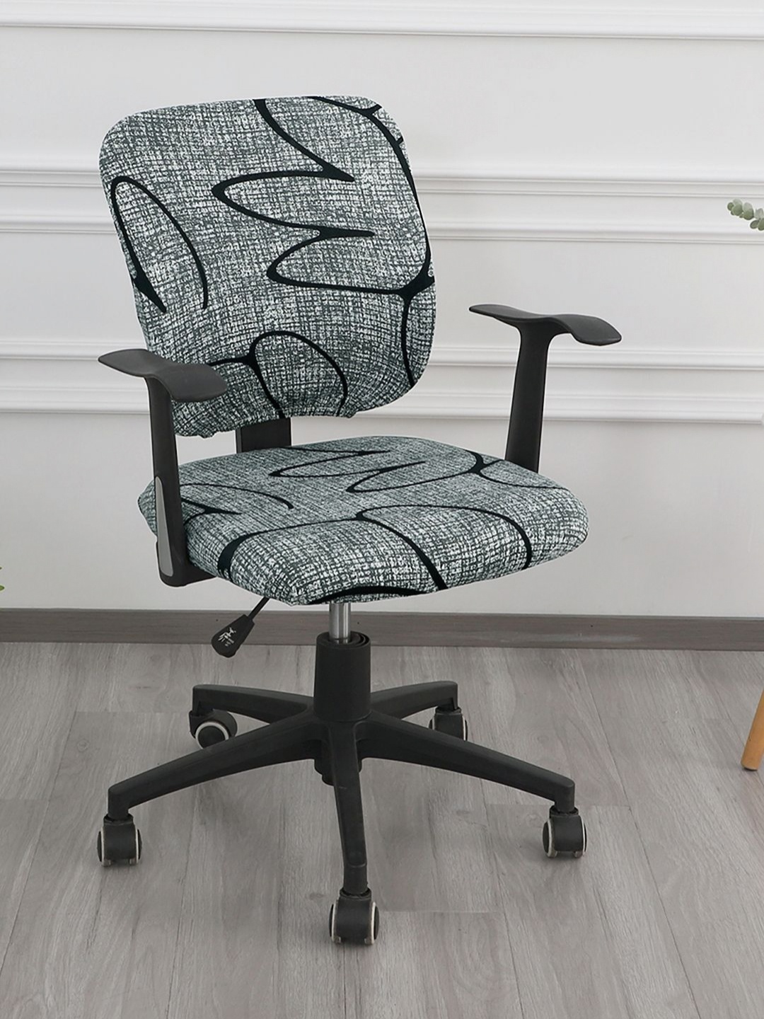 

HOKIPO Grey & Black Abstract Printed Stretchable Chair Cover