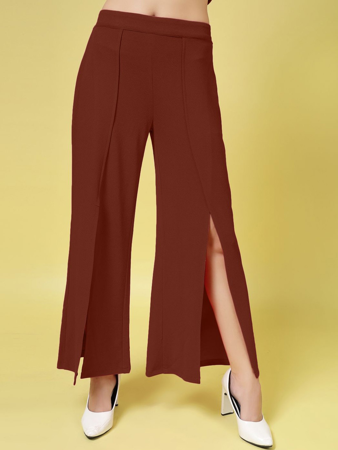 

Oomph! Women Relaxed Pleated Trousers, Brown
