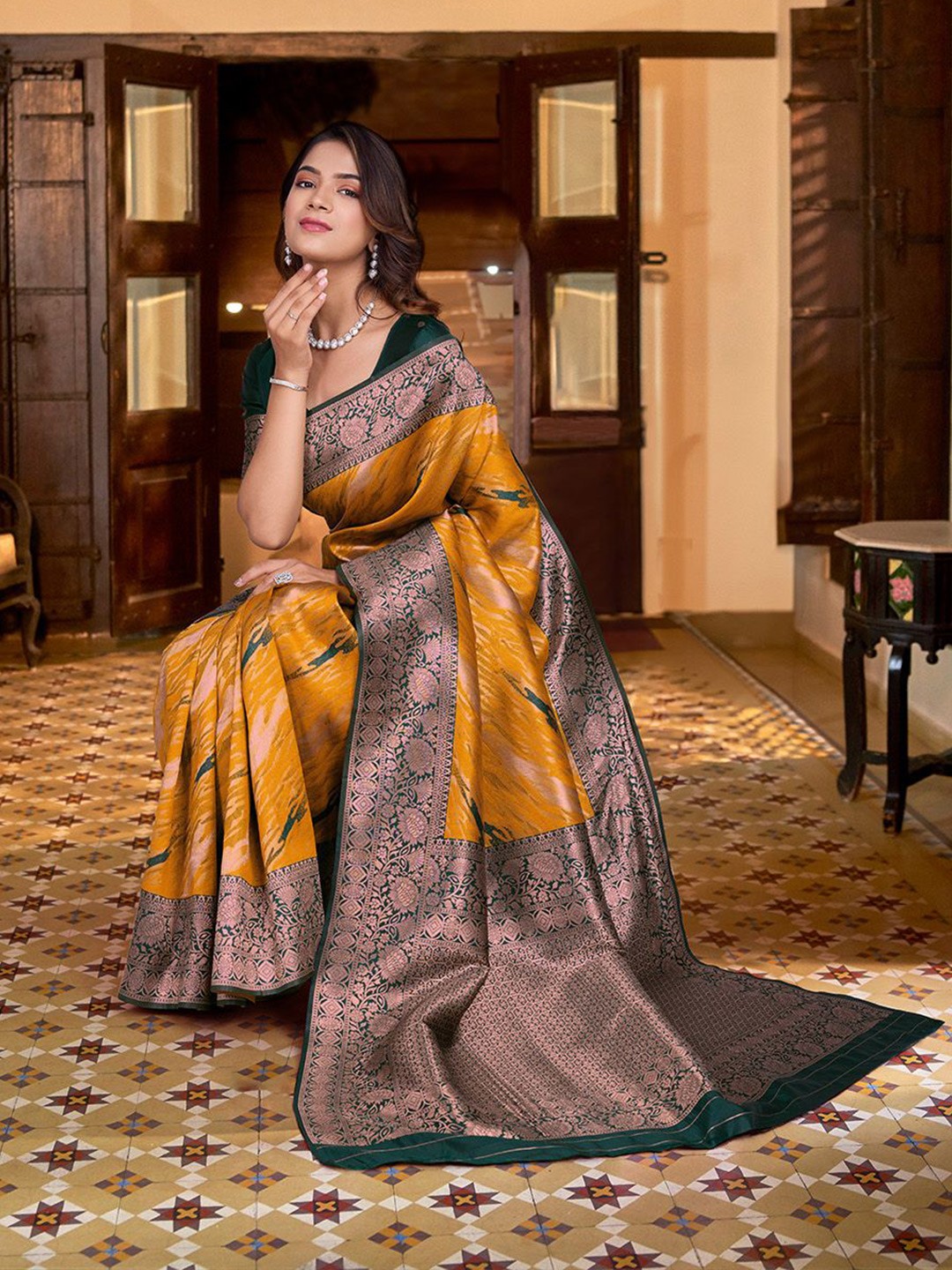 

zinzraa Woven Design Zari Pure Silk Saree, Mustard