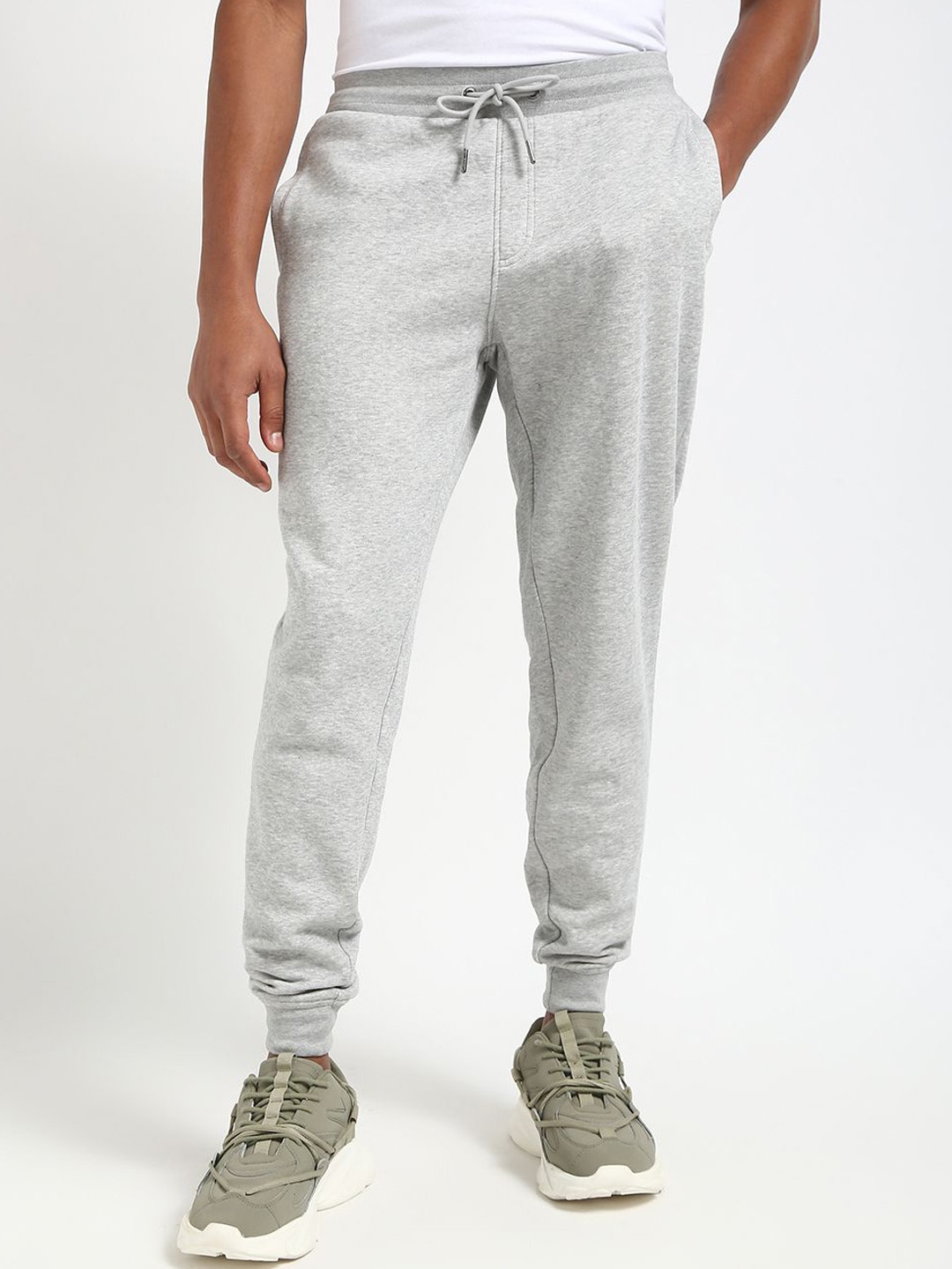 

Tommy Hilfiger Men Mid-Rise Joggers, Grey