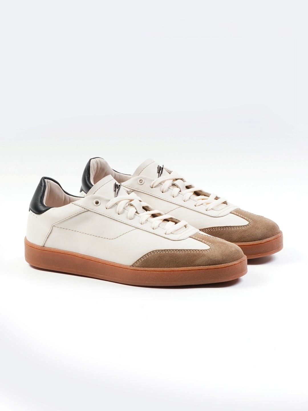 

ZEESH Men Colourblocked Leather Sneakers, Cream