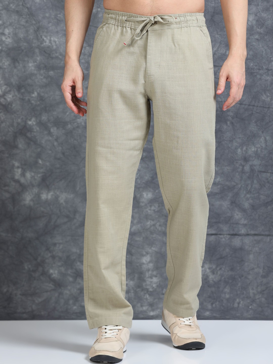 

The Roadster Lifestyle Co. Men Linen Relaxed-Fit Regular Trousers, Beige