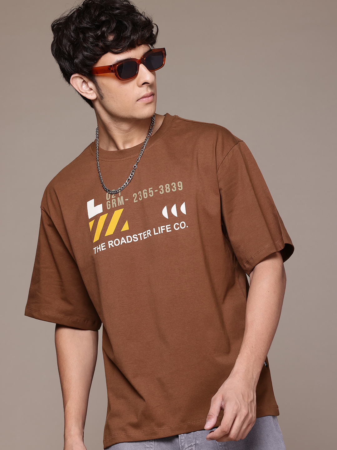 

The Roadster Lifestyle Co. Brand-Logo Print Drop-Shoulder Sleeves Pure Cotton T-shirt, Brown