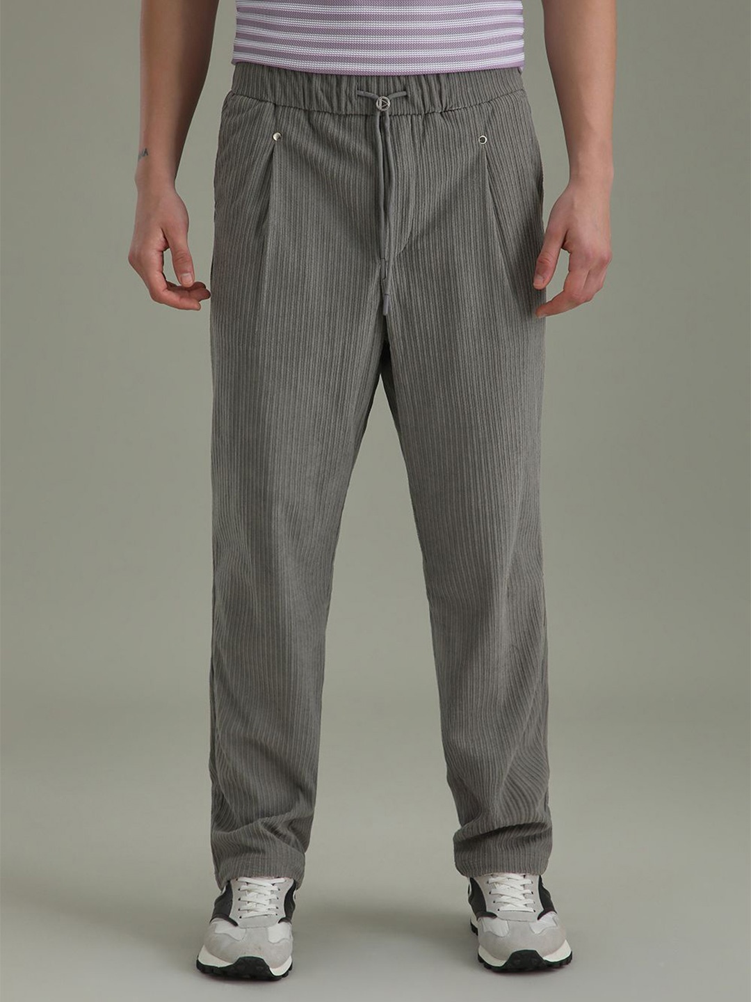 

Banana Club Men Relaxed Corduroy Trousers, Grey