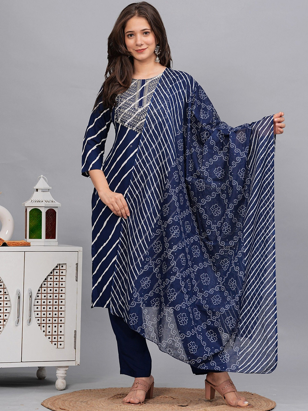 

PHYSIL Women Floral Embroidered Regular Mirror Work Kurta with Pyjamas & With Dupatta, Blue