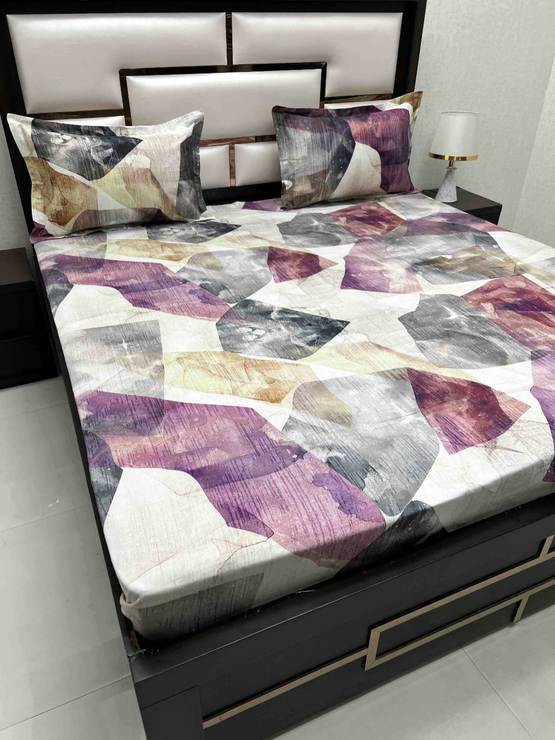 

Pure Decor Majestic Burgundy Printed 250 TC Pure Cotton King Bedsheet Set 2.74 m x 2.76 m
