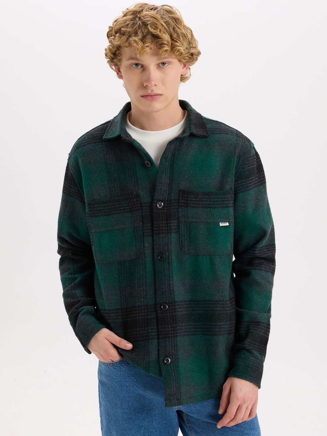 

DeFacto Men Opaque Checked Casual Shirt, Na