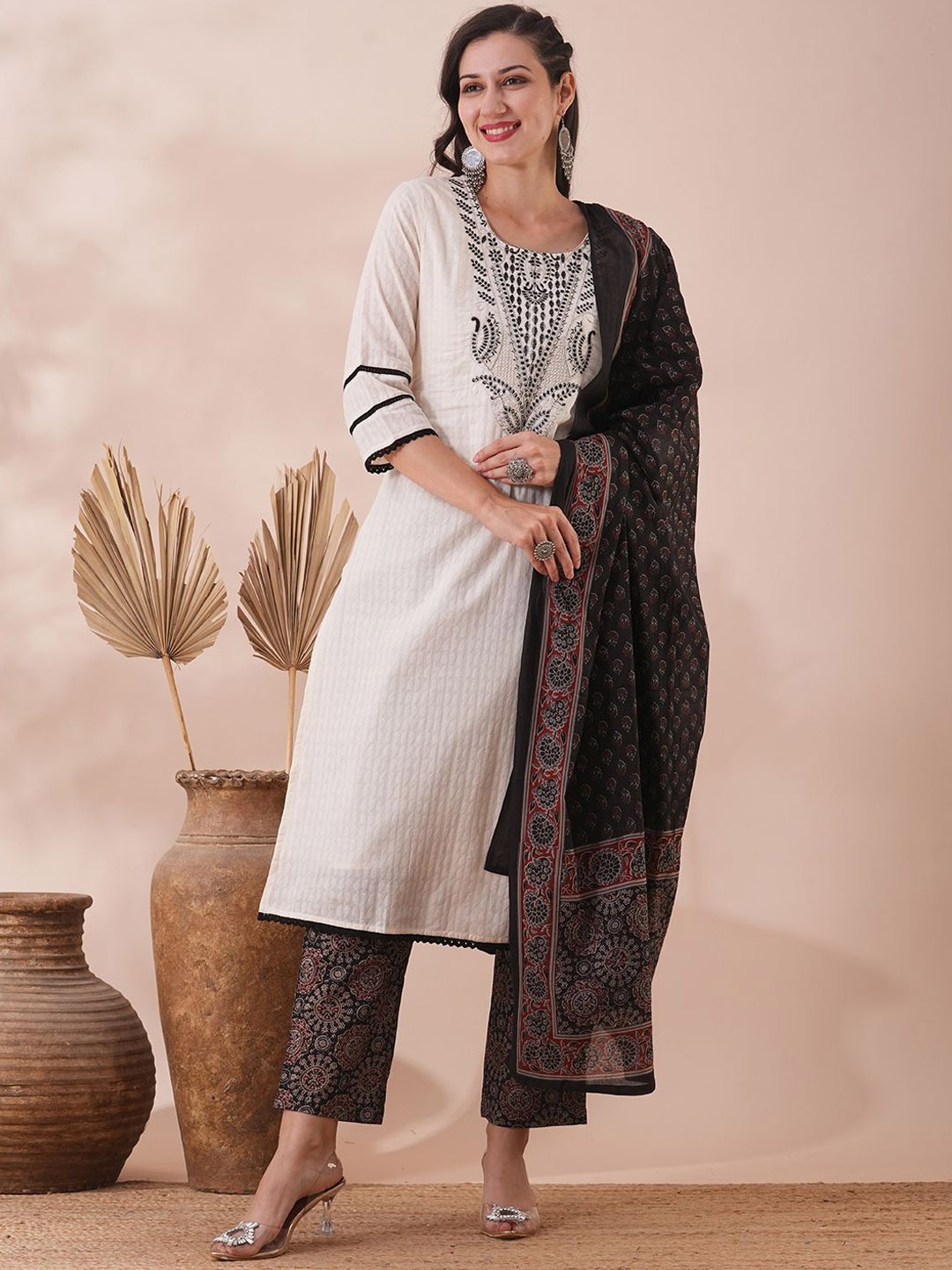 

FASHOR Women Floral Embroidered Regular Pure Cotton Kurta with Trousers & With Dupatta, Off white