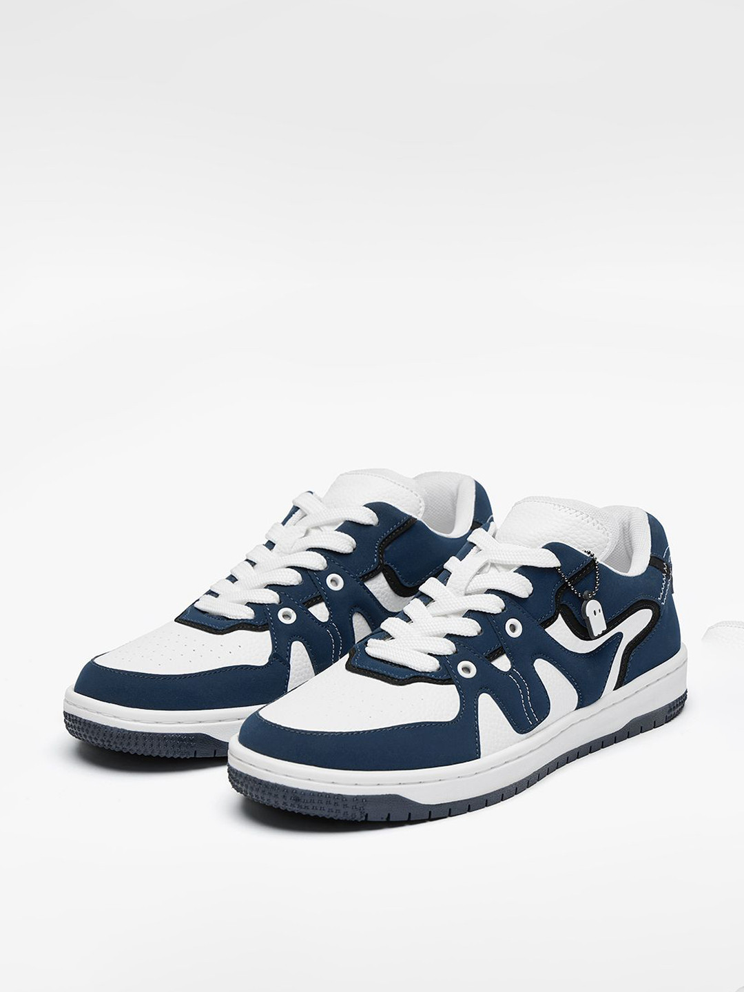 

The Souled Store Men Colourblocked Round Toe Lightweight Sneakers, White