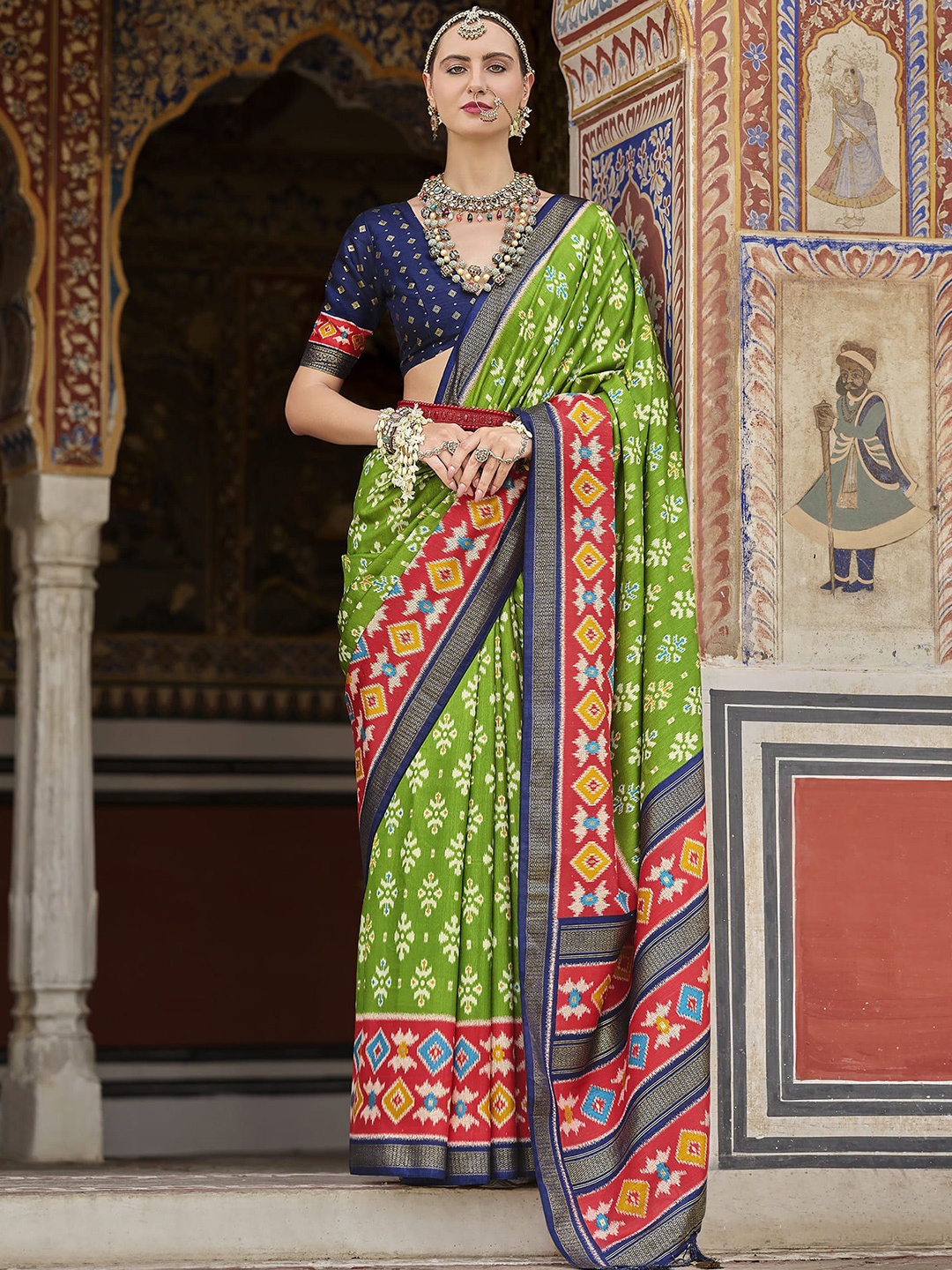 

elora Woven Design Zari Silk Blend Patola Saree, Green